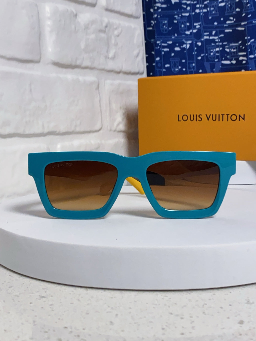 Louis Vuitton Square Blue Lens Sunglasses for Men & Women - 464664 - detail image 2