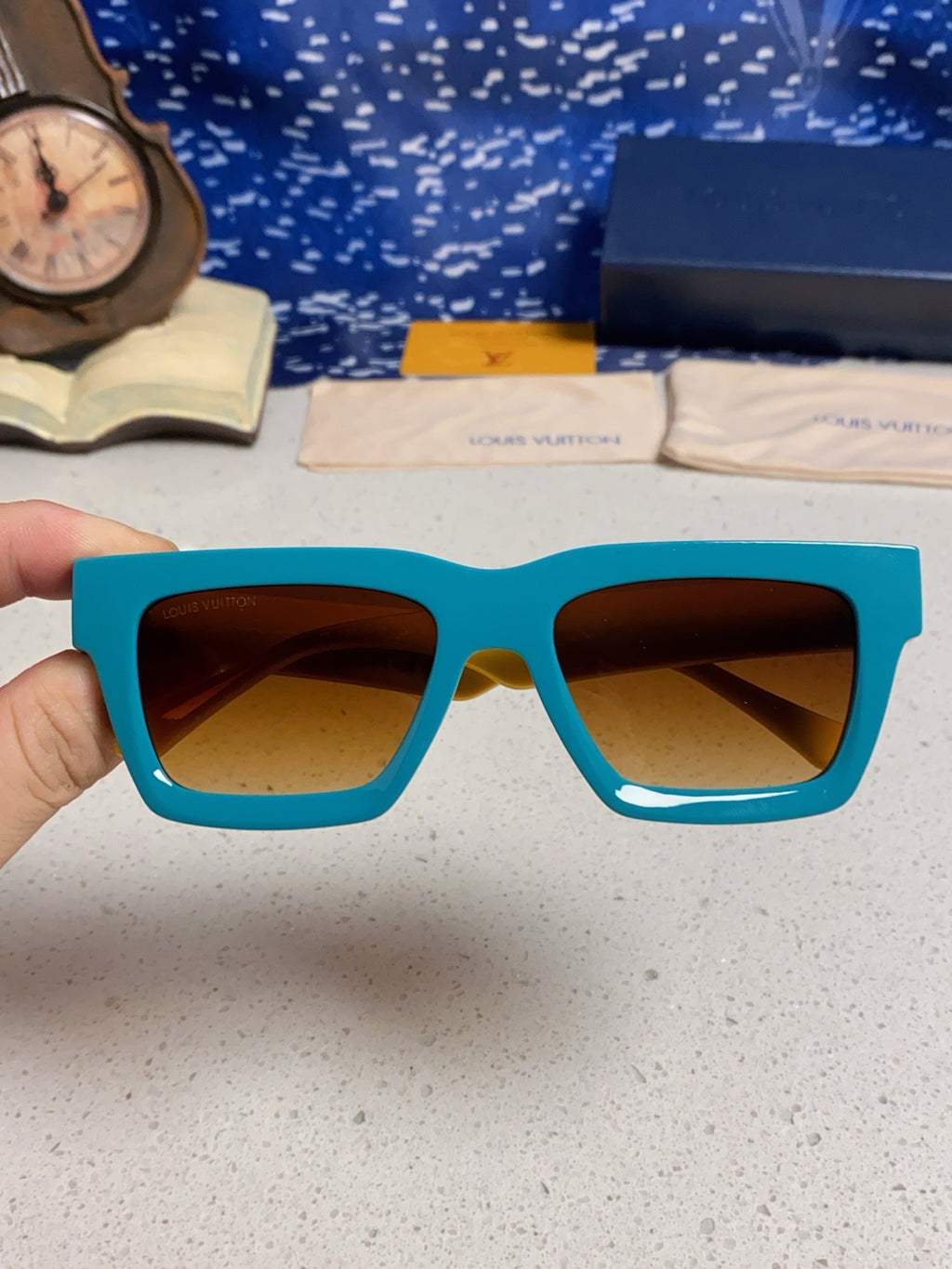 Louis Vuitton Square Blue Lens Sunglasses for Men & Women - 464664 - detail image 4