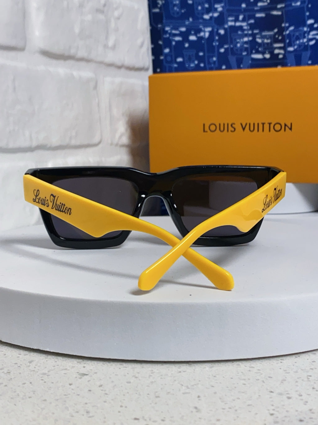 Louis Vuitton Square Red Lens Sunglasses for Men & Women - 464665 - detail image 3