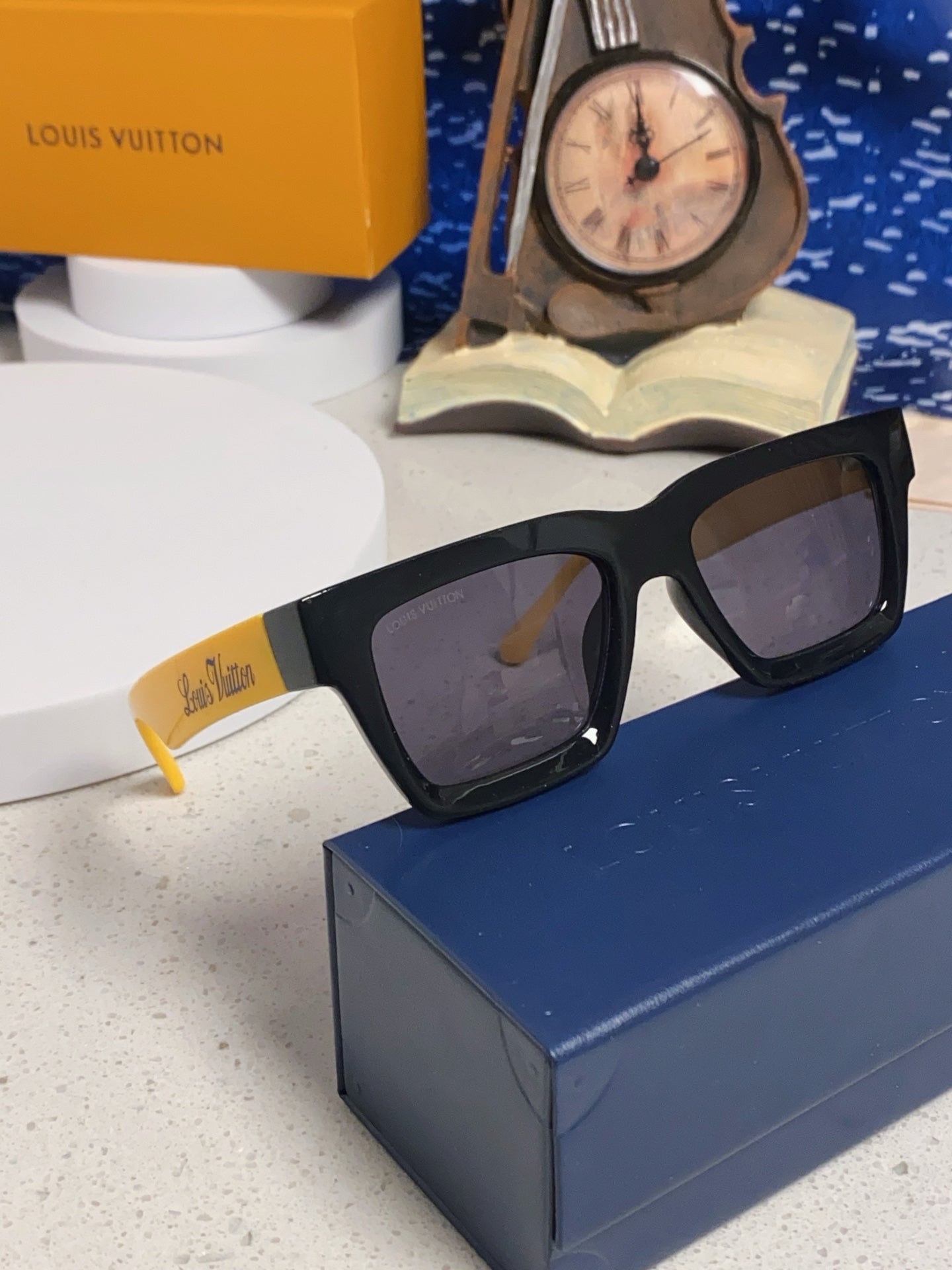 Louis Vuitton Square Red Lens Sunglasses for Men & Women - 464665 - detail image 10