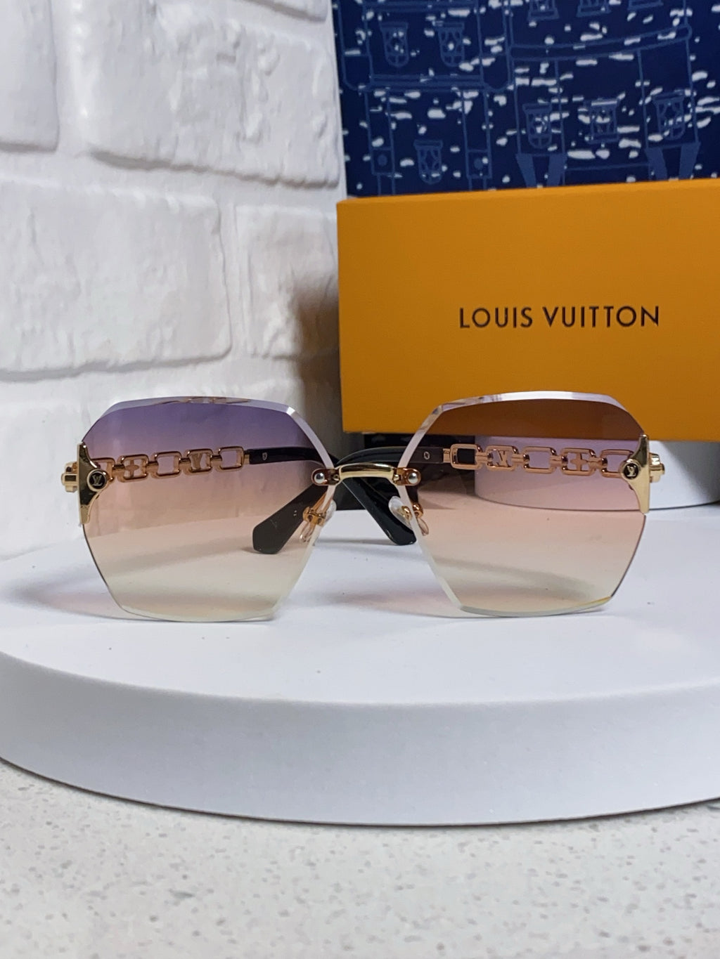 Louis Vuitton Oversized Gold Lens Sunglasses for Men & Women - 493145 - detail image 2