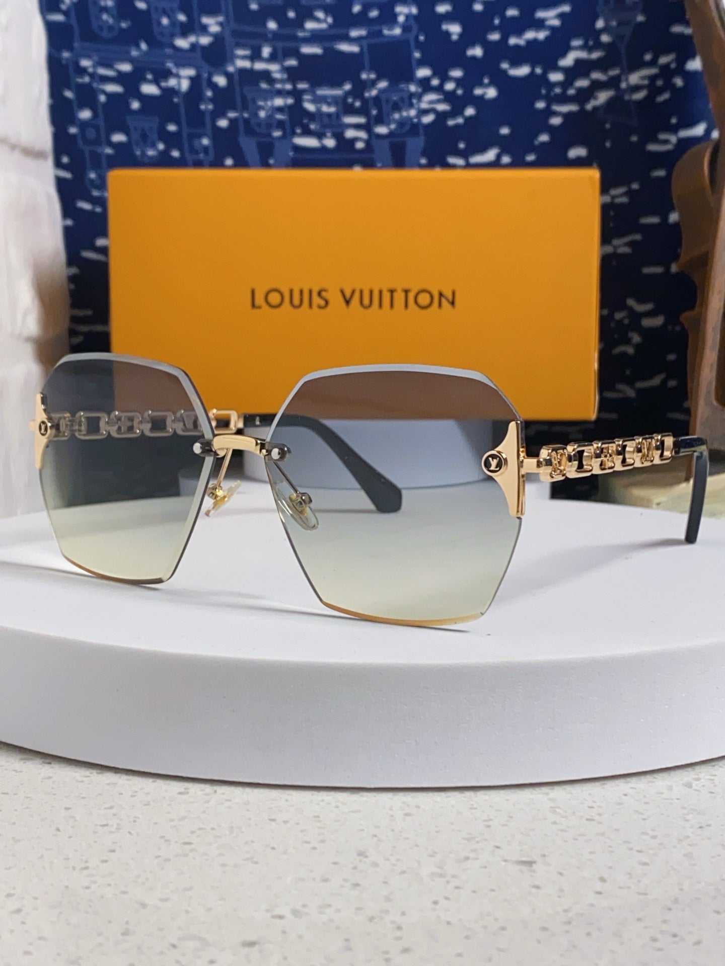 Louis Vuitton Oversized Silver Lens Sunglasses for Men & Women - 493148