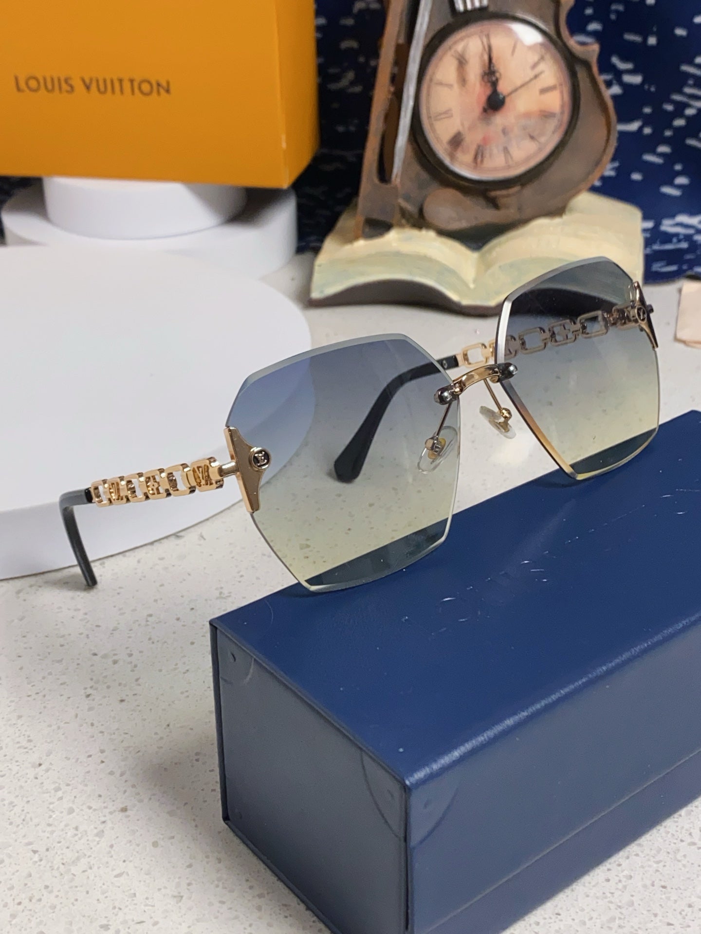 Louis Vuitton Oversized Silver Lens Sunglasses for Men & Women - 493148 - detail image 9