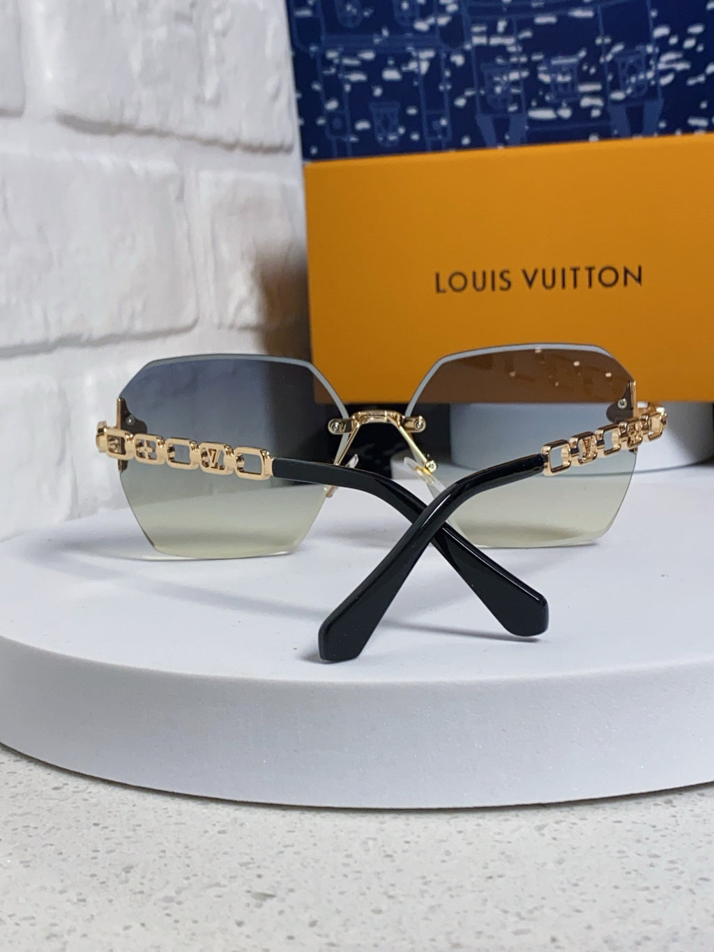 Louis Vuitton Oversized Silver Lens Sunglasses for Men & Women - 493148 - detail image 3