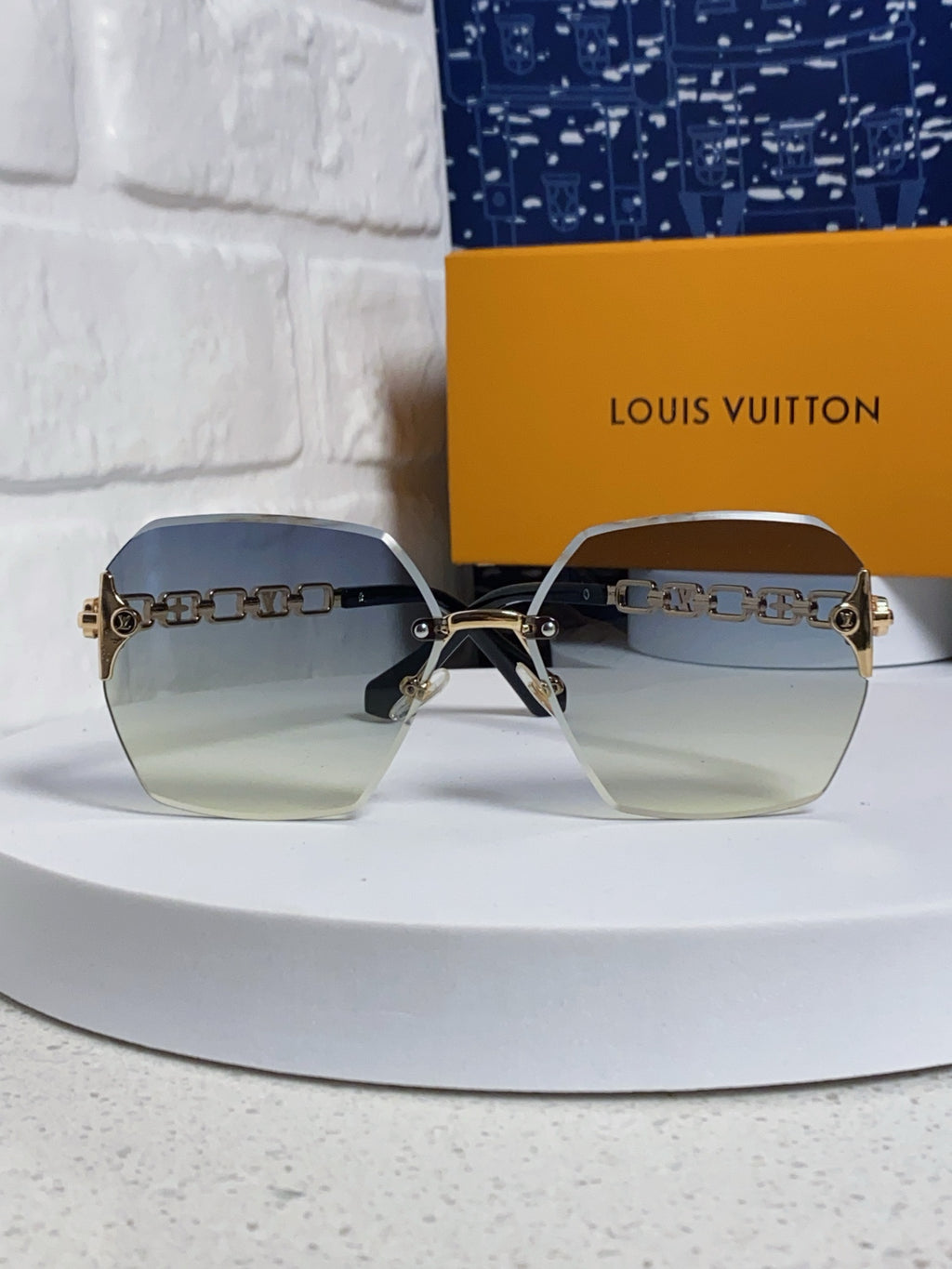 Louis Vuitton Oversized Silver Lens Sunglasses for Men & Women - 493148 - detail image 2