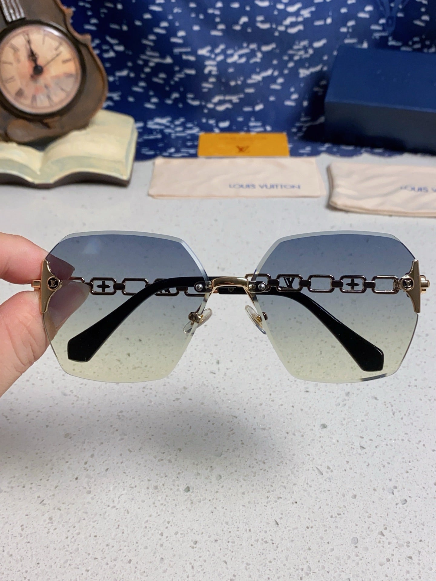 Louis Vuitton Oversized Silver Lens Sunglasses for Men & Women - 493148 - detail image 4