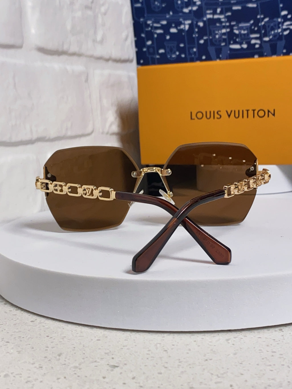 Louis Vuitton Oversized Brown Lens Sunglasses for Men & Women - detail image 2