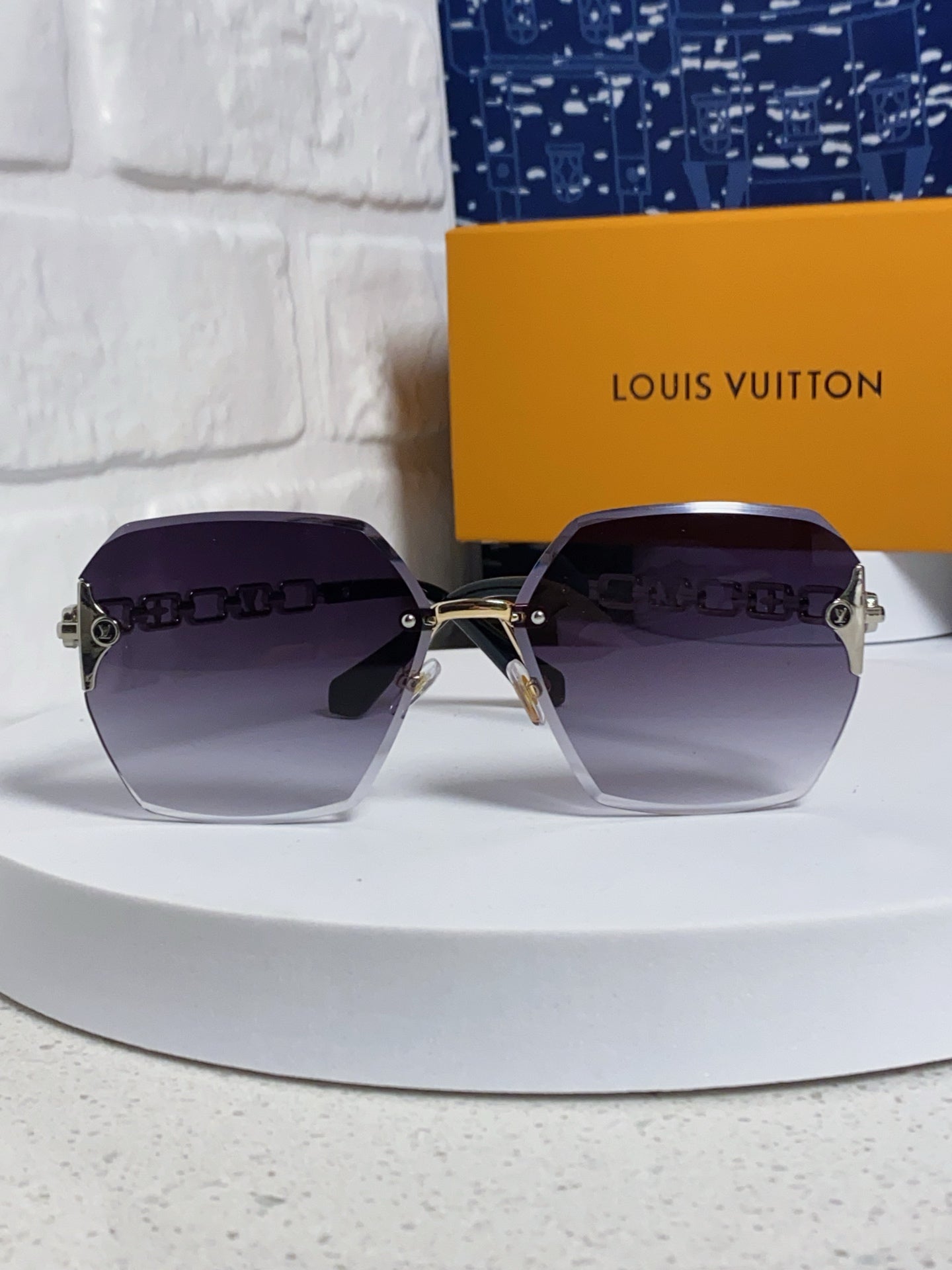 Louis Vuitton Oversized Silver Lens Sunglasses for Men & Women - 493150 - detail image 2