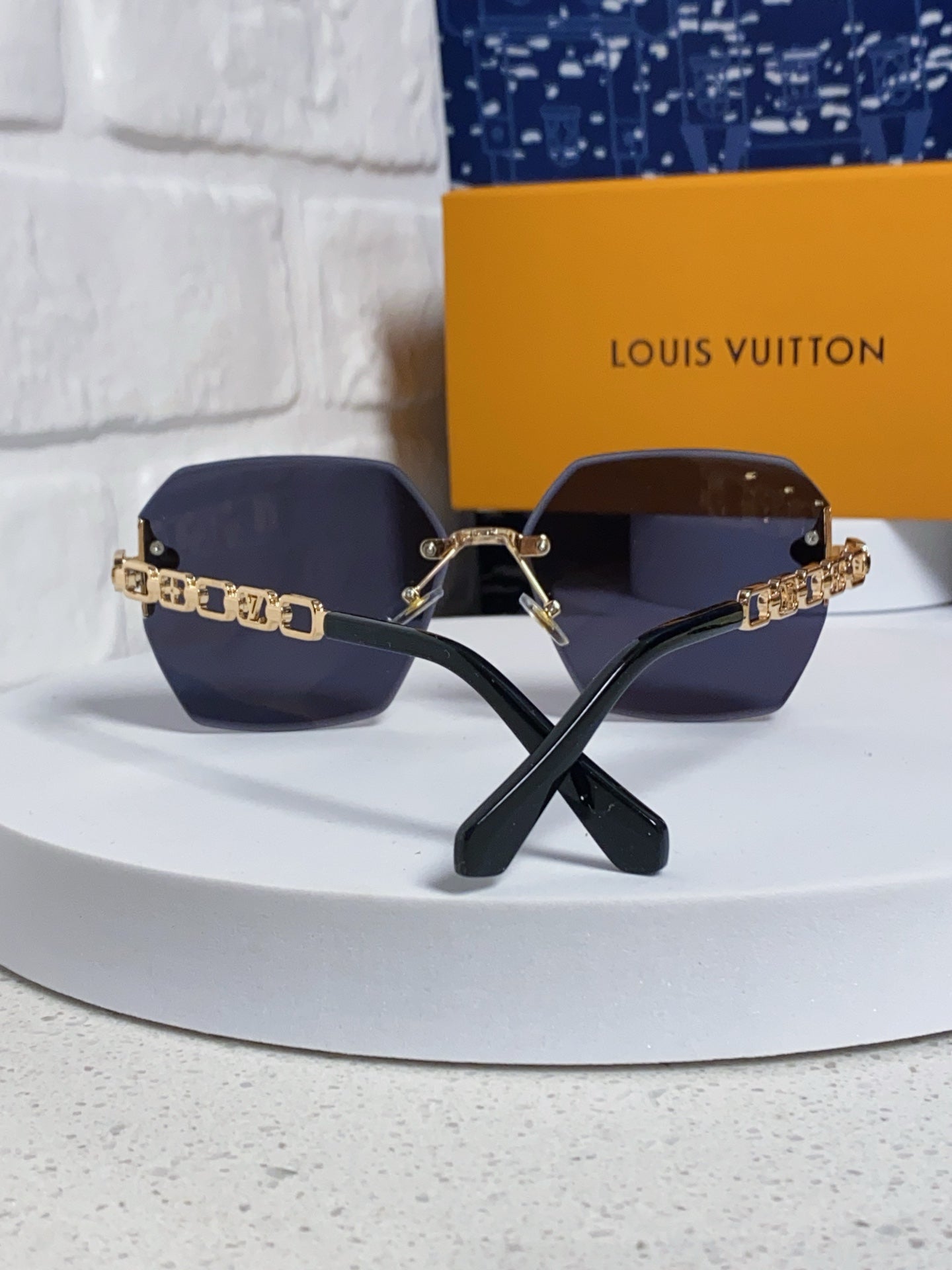 Louis Vuitton Oversized Black Lens Sunglasses for Men & Women - detail image 3