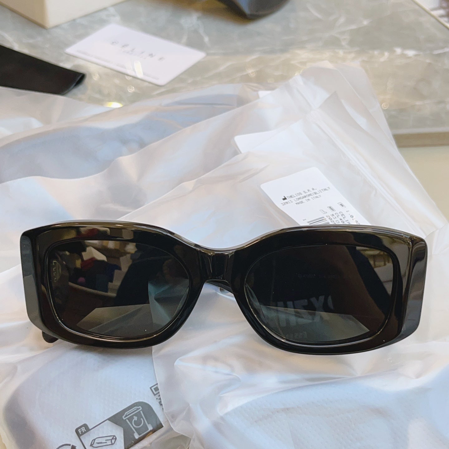 Celine CL40282U Fashion Gray Lens Sunglasses for Men & Women - detail image 4