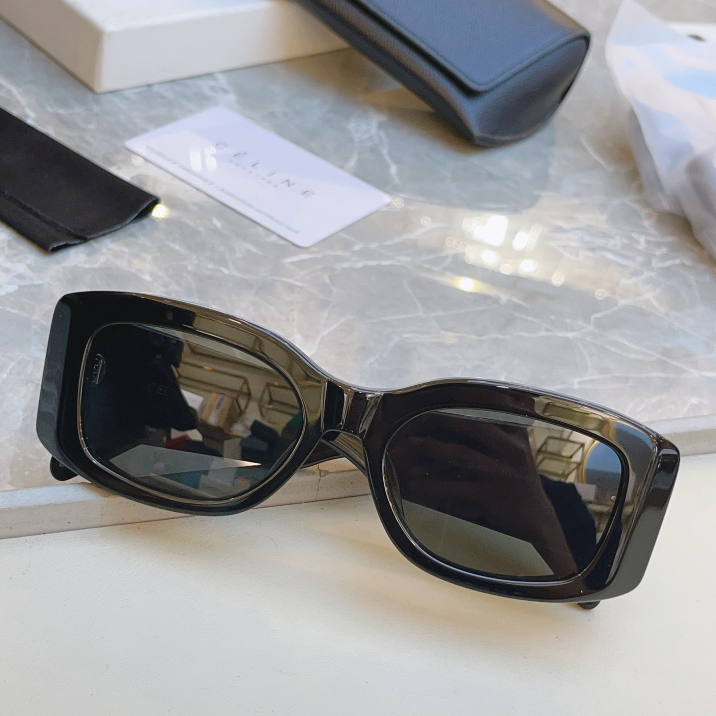 Celine CL40282U Fashion Gray Lens Sunglasses for Men & Women - detail image 3