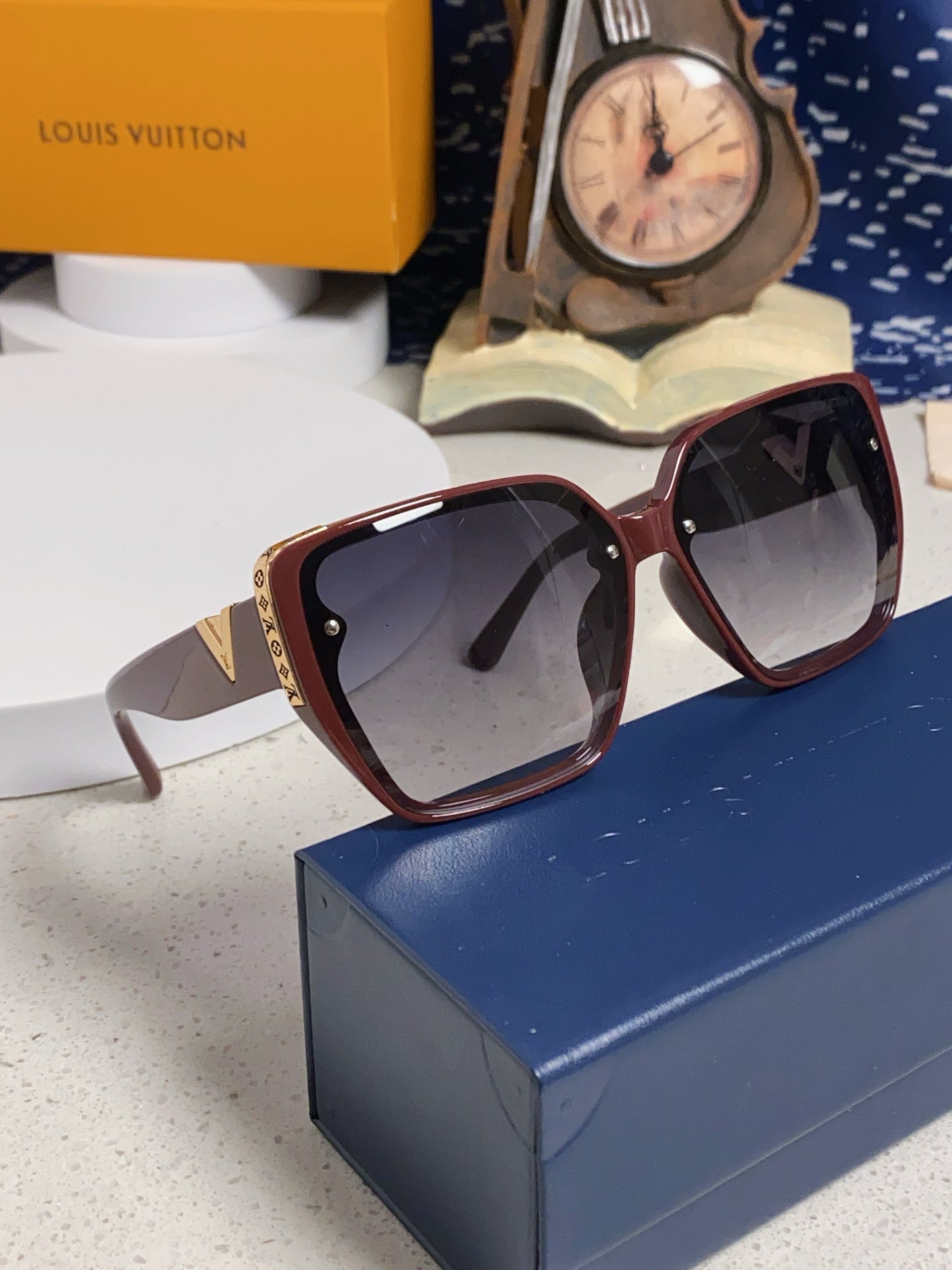 Louis Vuitton Fashion Gray Lens Sunglasses for Women - detail image 10