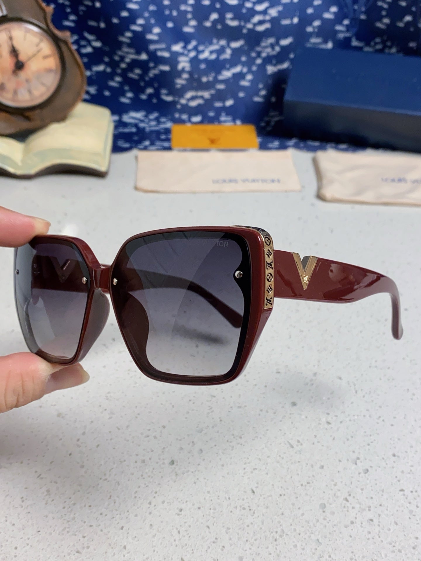 Louis Vuitton Fashion Gray Lens Sunglasses for Women - detail image 6