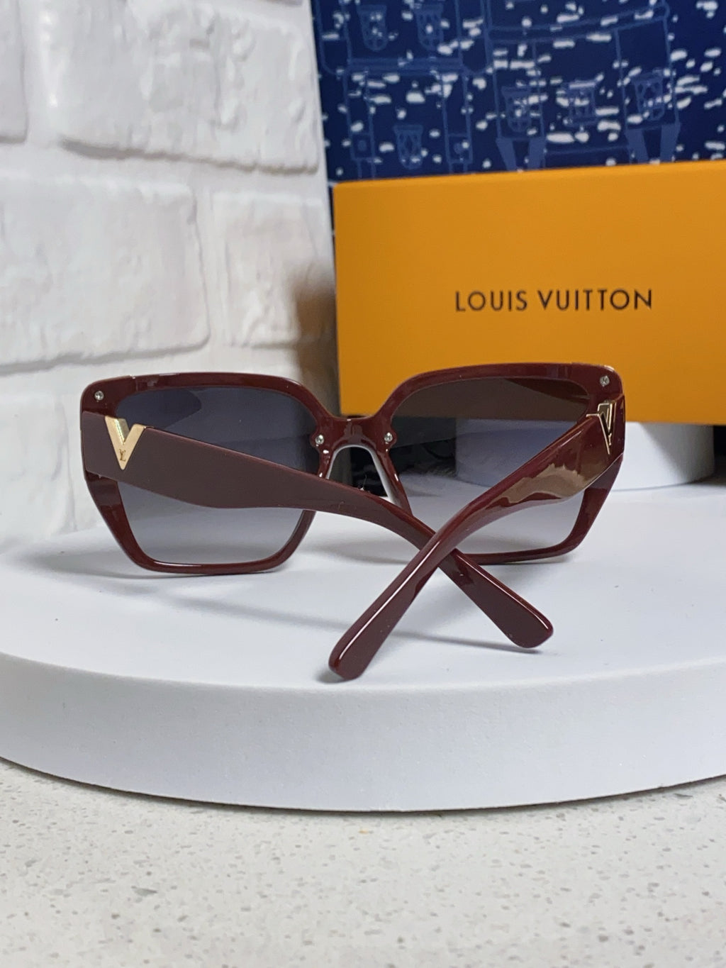 Louis Vuitton Fashion Gray Lens Sunglasses for Women - detail image 3