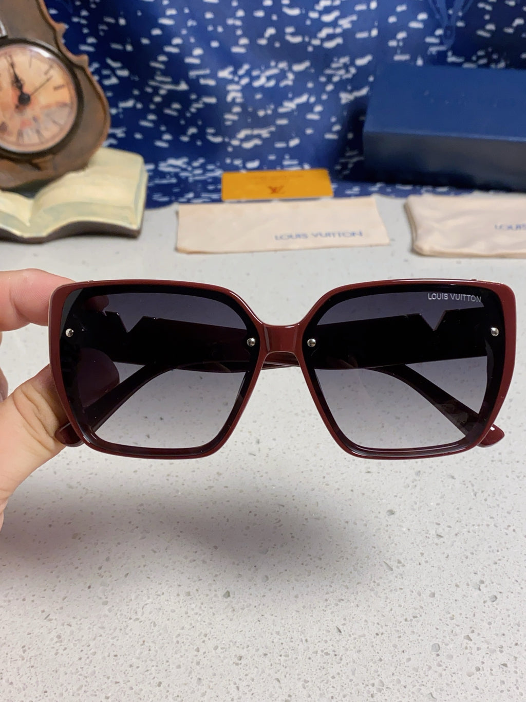 Louis Vuitton Fashion Gray Lens Sunglasses for Women - detail image 4