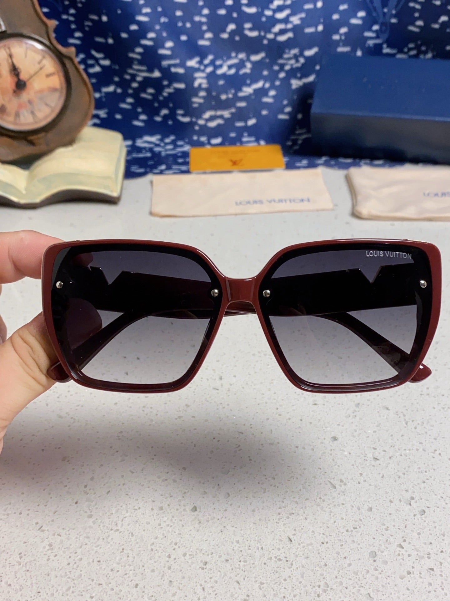 Louis Vuitton Fashion Gray Lens Sunglasses for Women - detail image 4