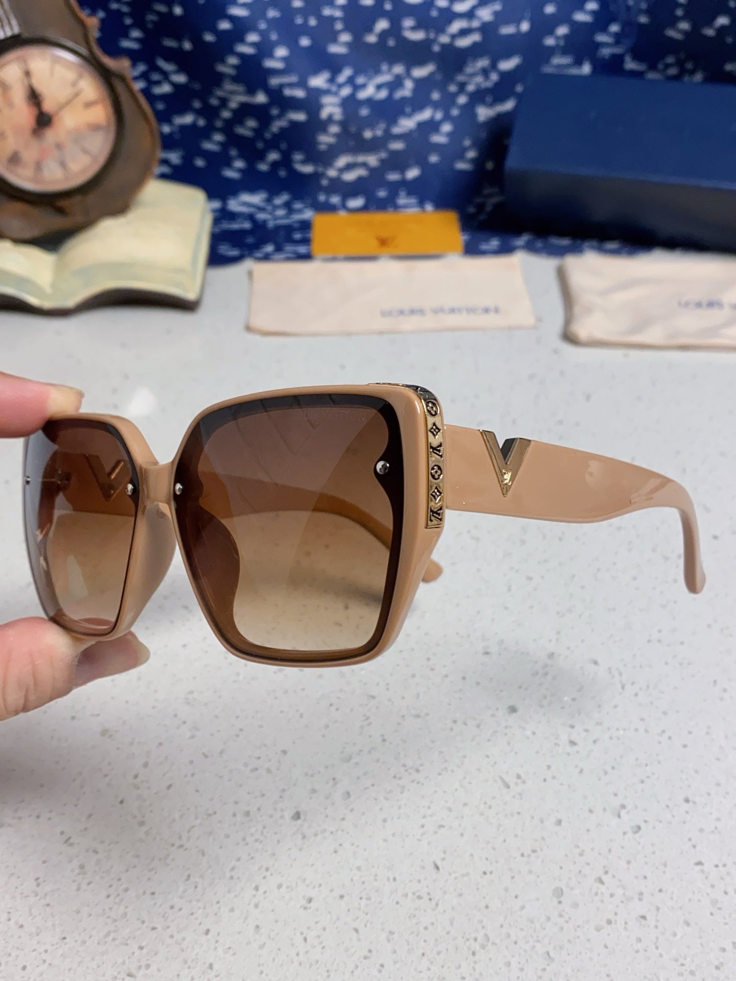 Louis Vuitton Fashion Brown Lens Sunglasses for Women - detail image 6