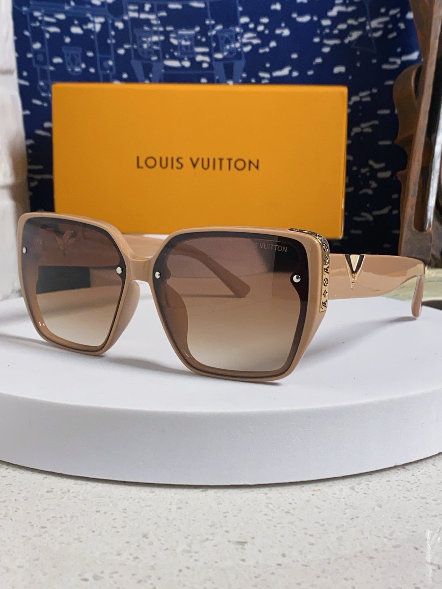Louis Vuitton Fashion Brown Lens Sunglasses for Women
