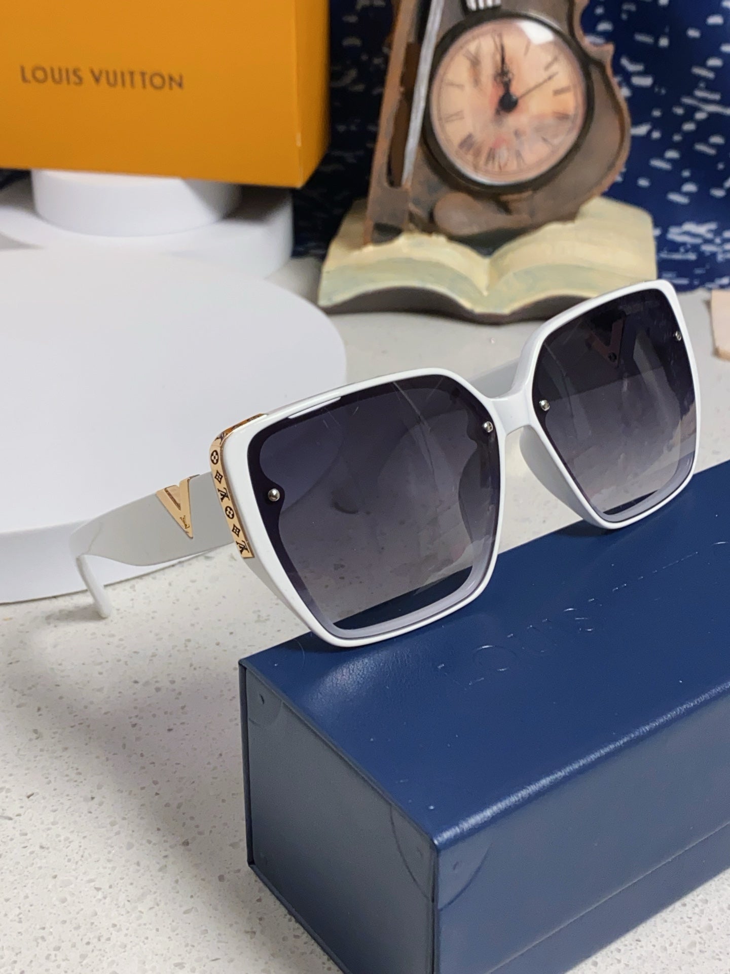 Louis Vuitton Fashion Silver Lens Sunglasses for Women - 486217 - detail image 10