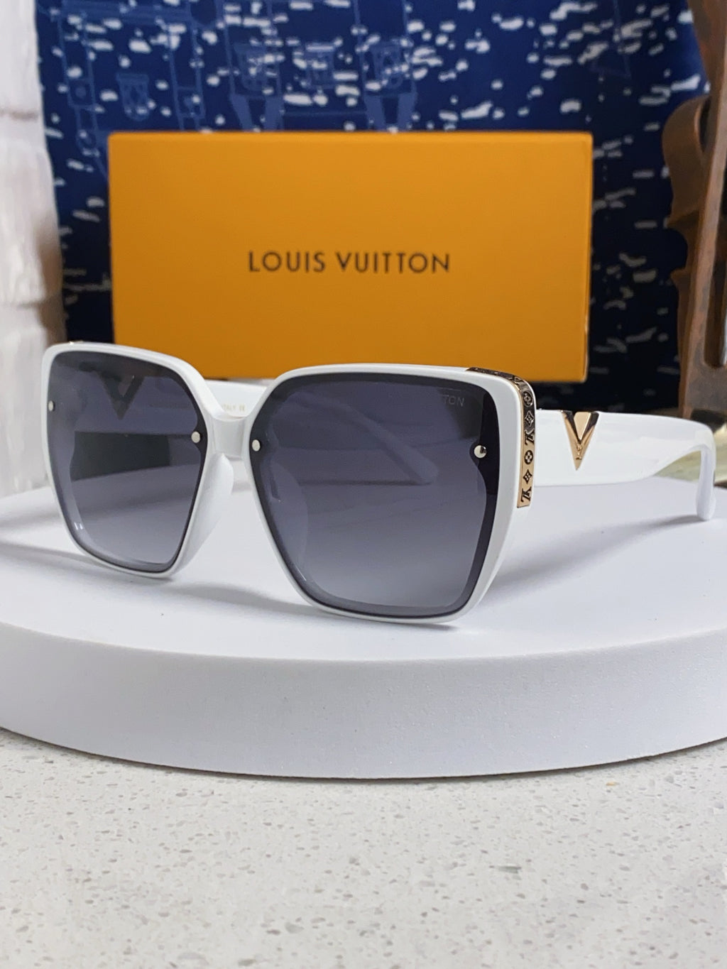 Louis Vuitton Fashion Silver Lens Sunglasses for Women - 486217