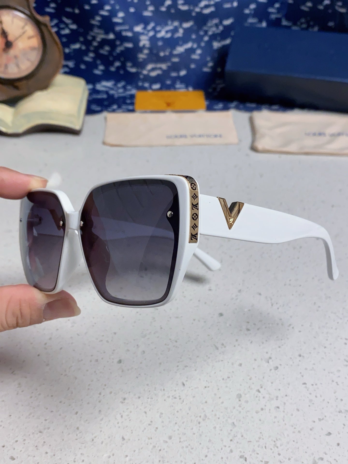 Louis Vuitton Fashion Silver Lens Sunglasses for Women - 486217 - detail image 6