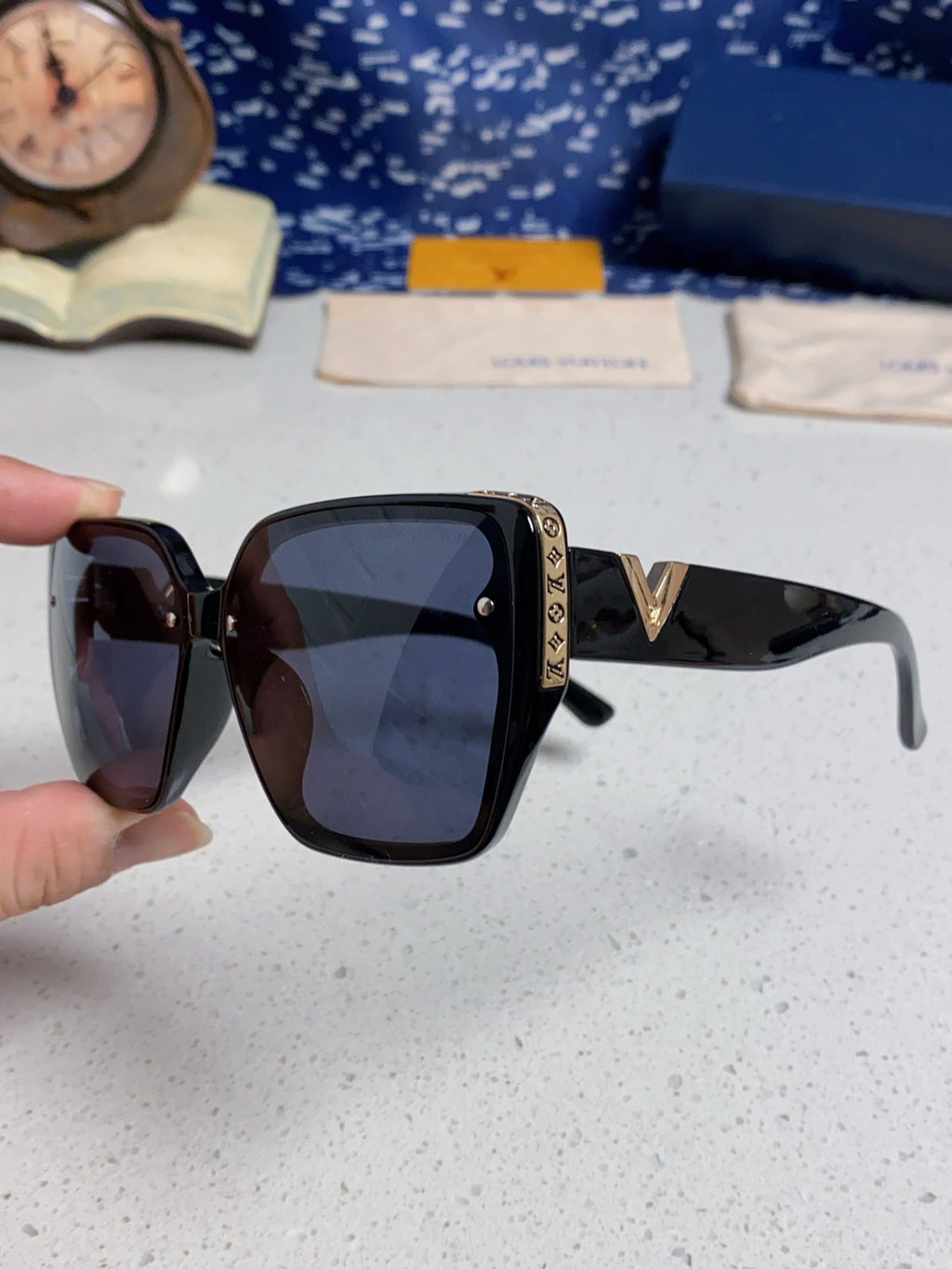 Louis Vuitton Fashion Blue Lens Sunglasses for Women - 486218 - detail image 6