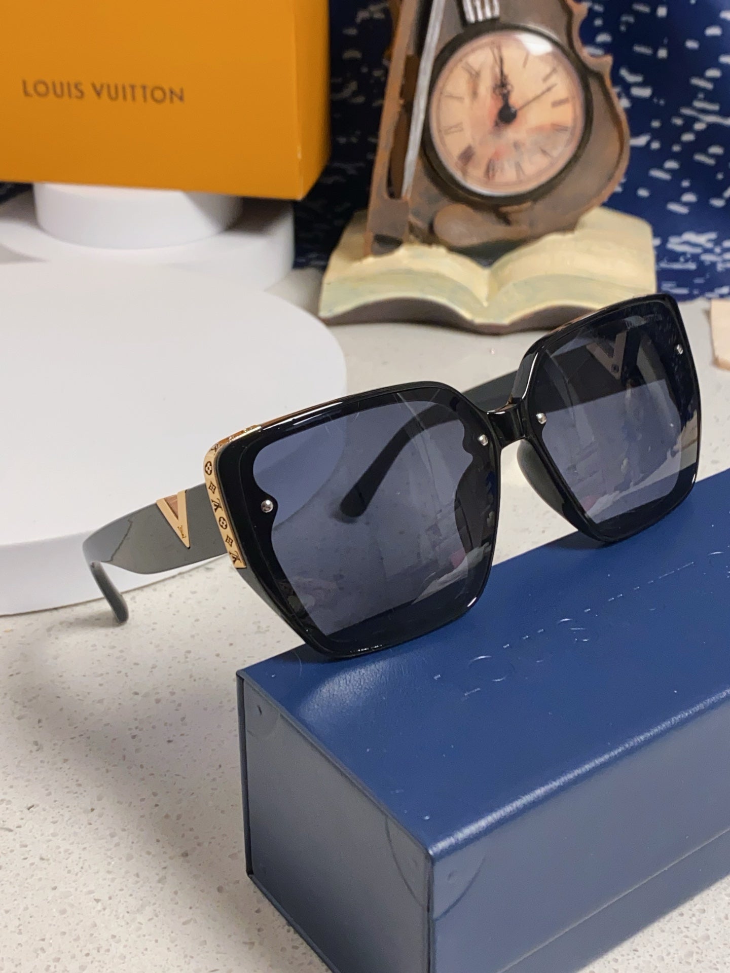 Louis Vuitton Fashion Blue Lens Sunglasses for Women - 486218 - detail image 10