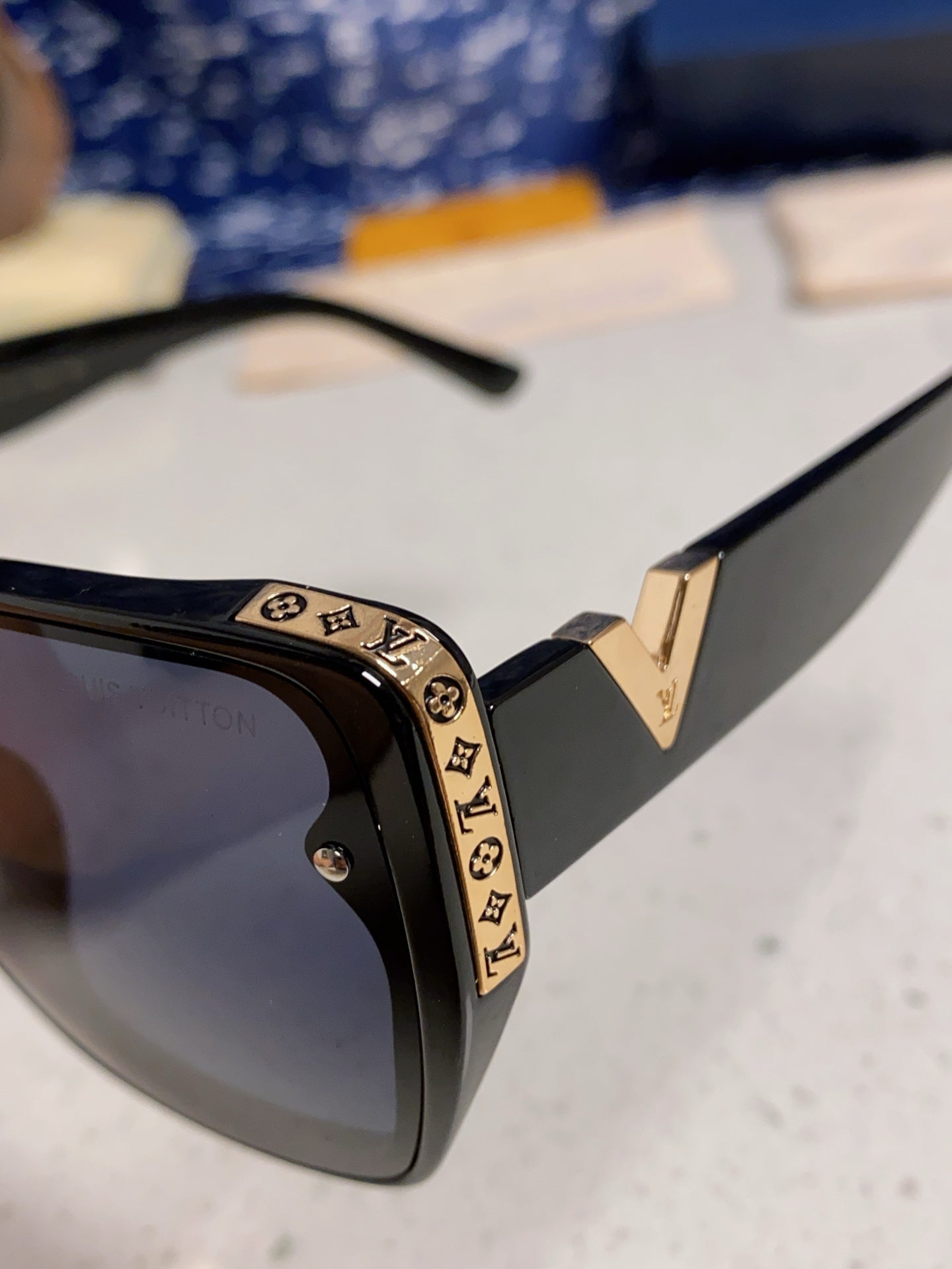 Louis Vuitton Fashion Blue Lens Sunglasses for Women - 486218 - detail image 7