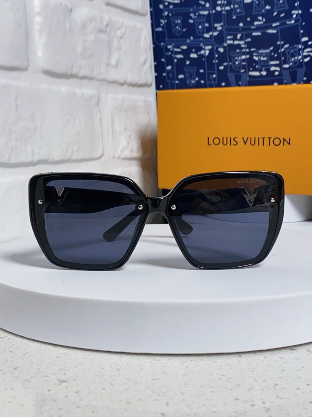 Louis Vuitton Fashion Blue Lens Sunglasses for Women - detail image 2
