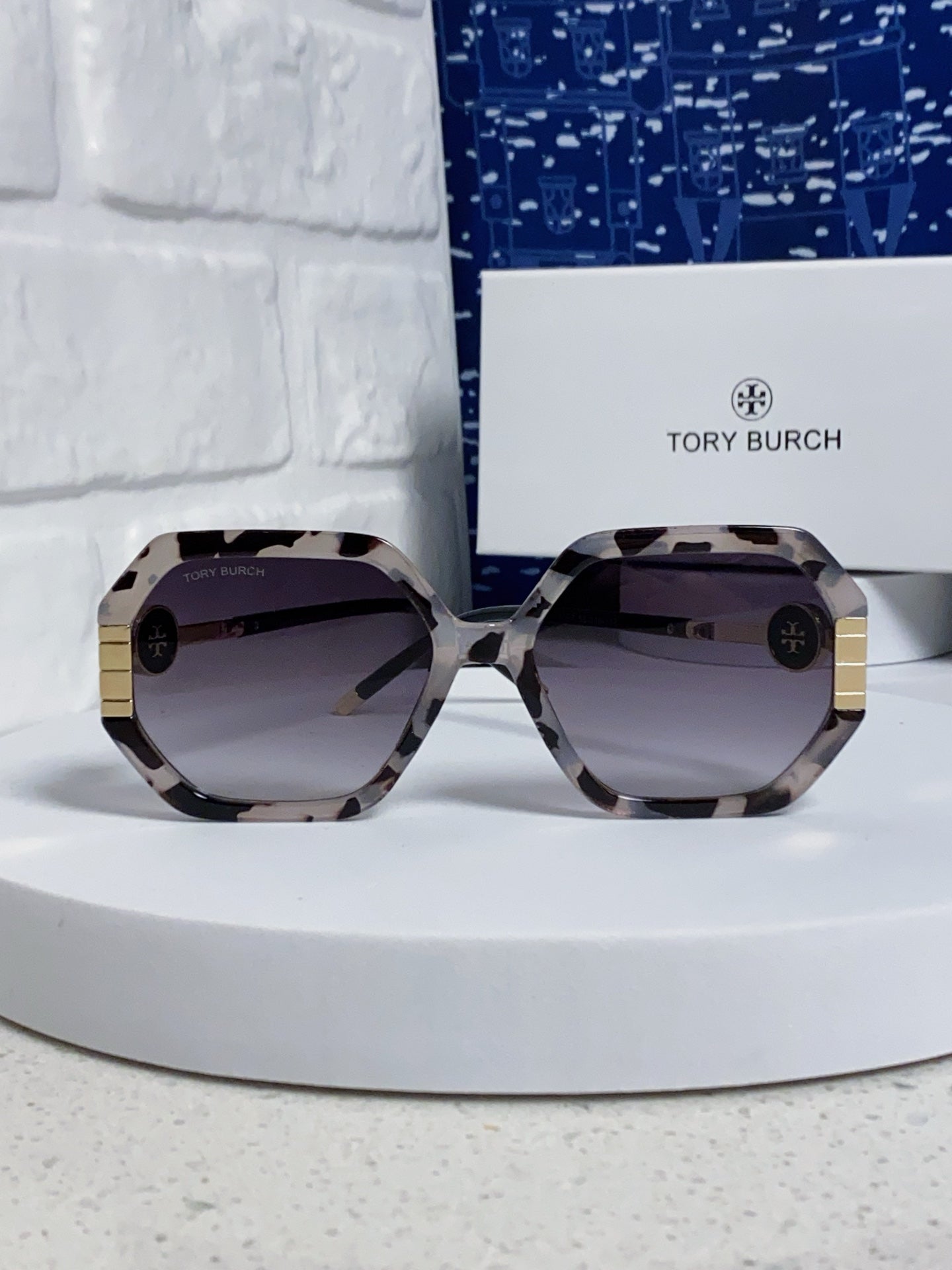 Burberry Fashion Gray Lens Sunglasses for Men & Women - detail image 2