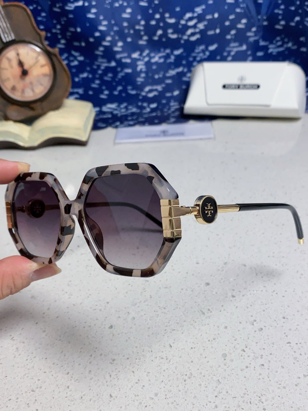 Burberry Fashion Gray Lens Sunglasses for Men & Women - detail image 6