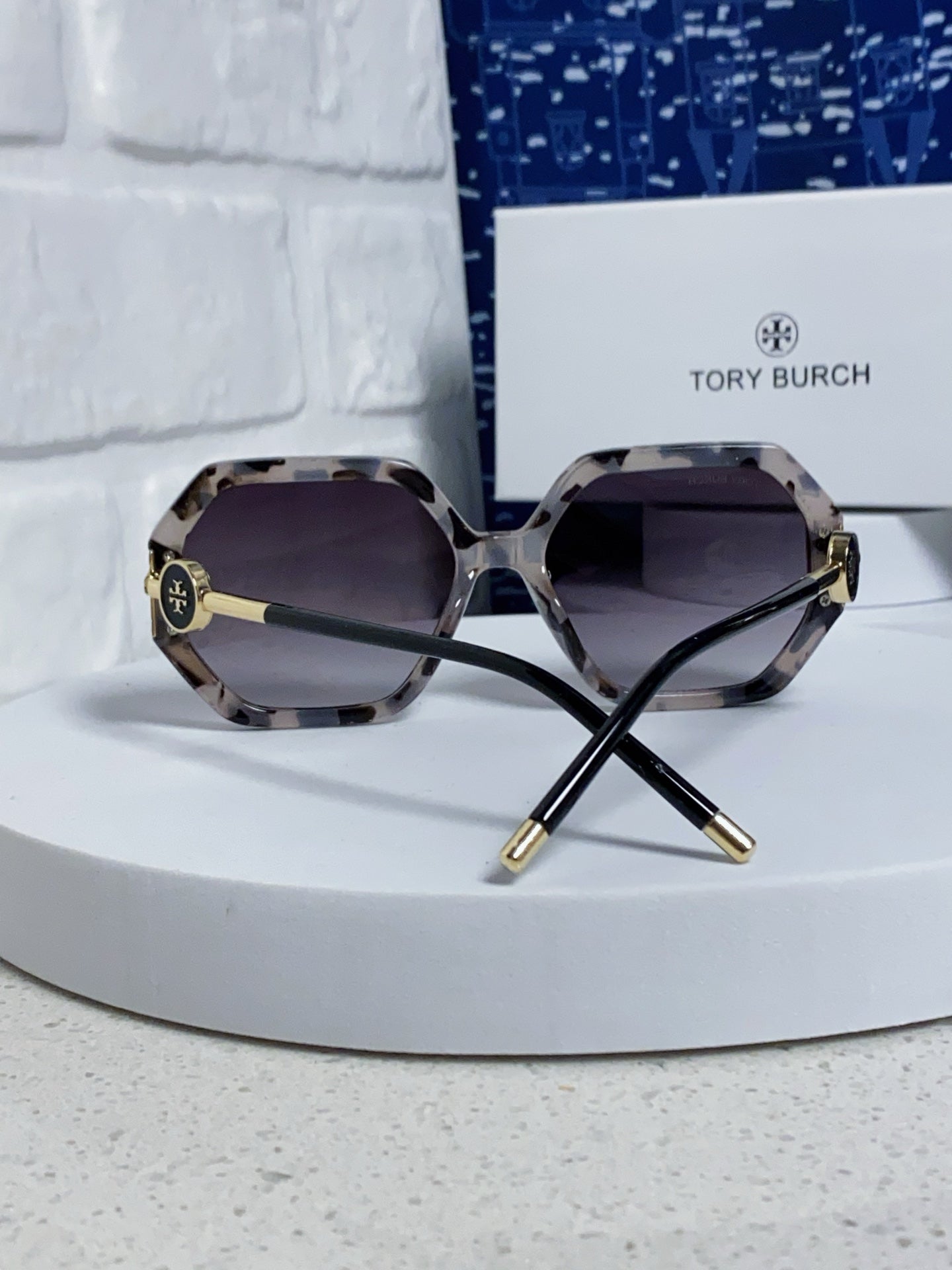 Burberry Fashion Gray Lens Sunglasses for Men & Women - detail image 3