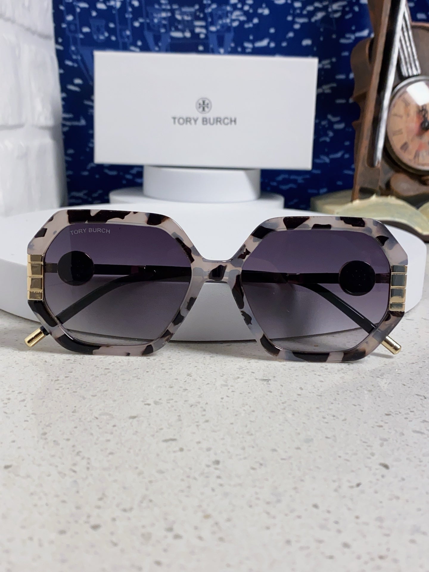 Burberry Fashion Gray Lens Sunglasses for Men & Women - detail image 9
