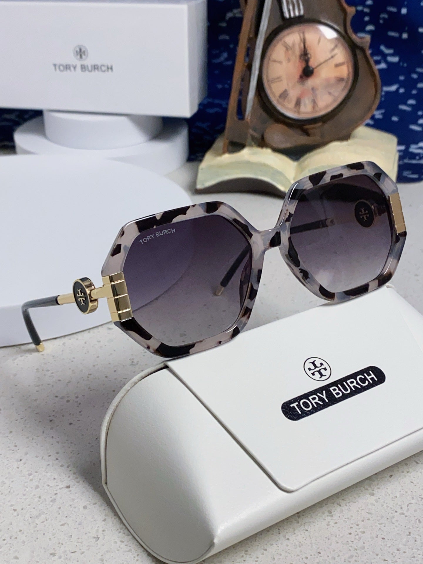 Burberry Fashion Gray Lens Sunglasses for Men & Women - detail image 10