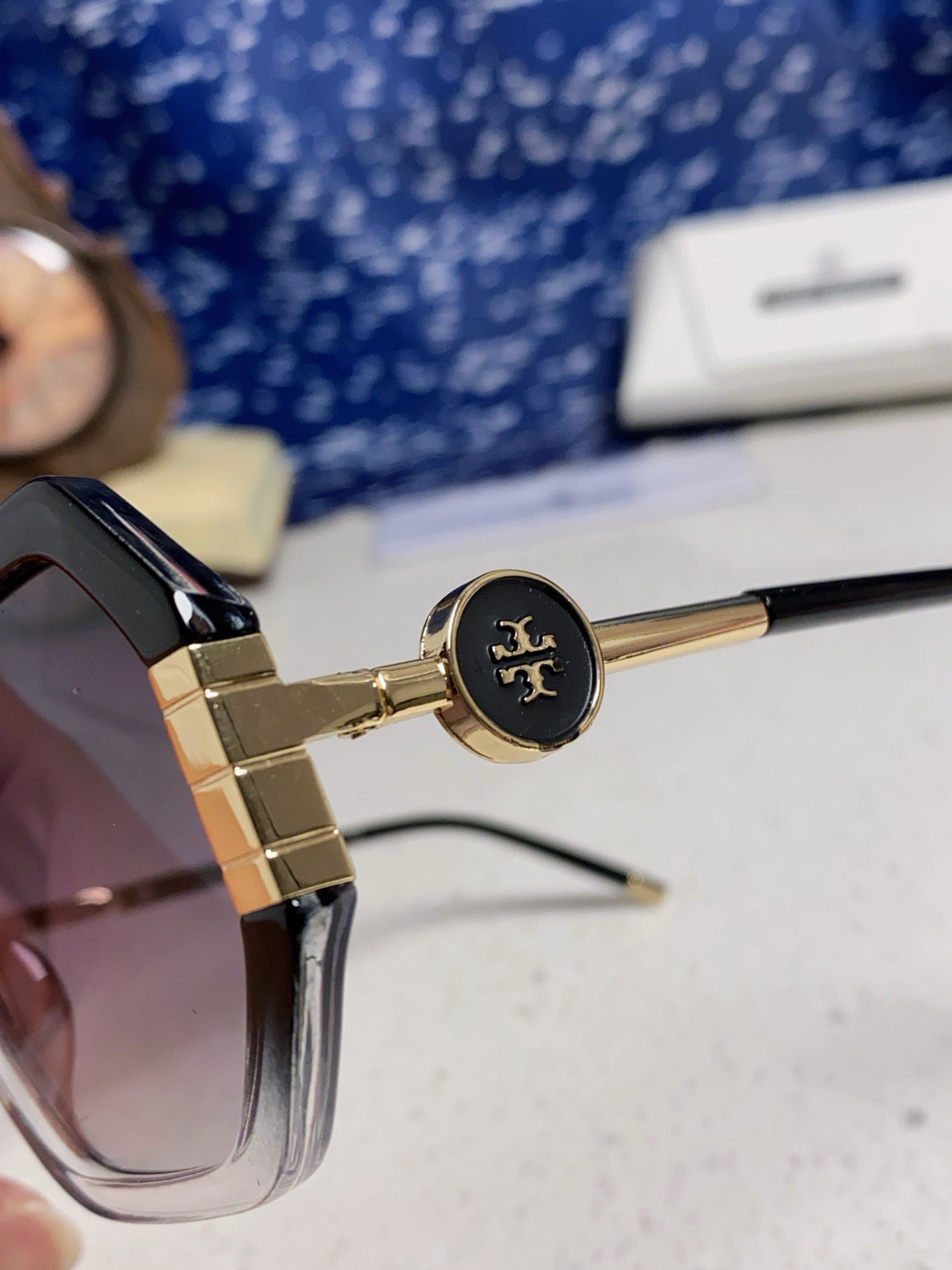 Burberry Fashion Silver Lens Sunglasses for Men & Women - detail image 7