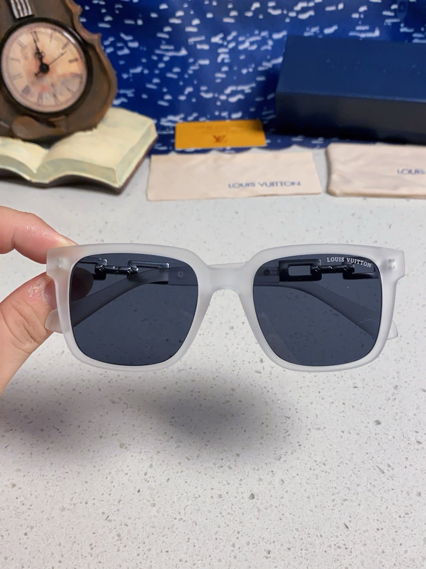 Louis Vuitton Square Blue Lens Sunglasses for Men & Women - 448540 - detail image 4
