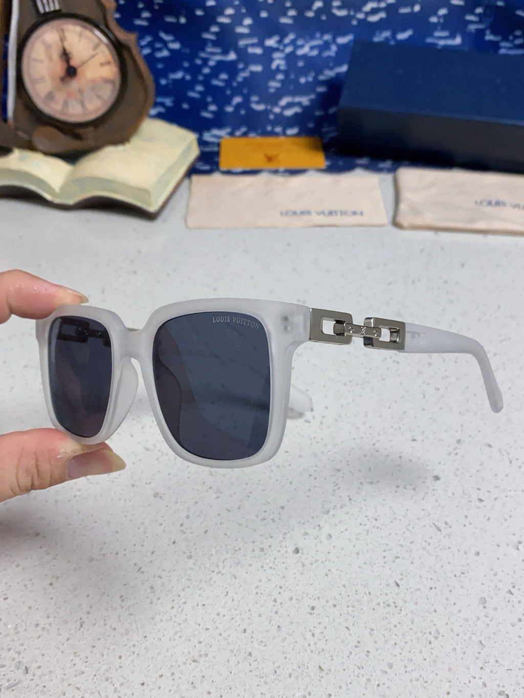 Louis Vuitton Square Blue Lens Sunglasses for Men & Women - 448540 - detail image 6