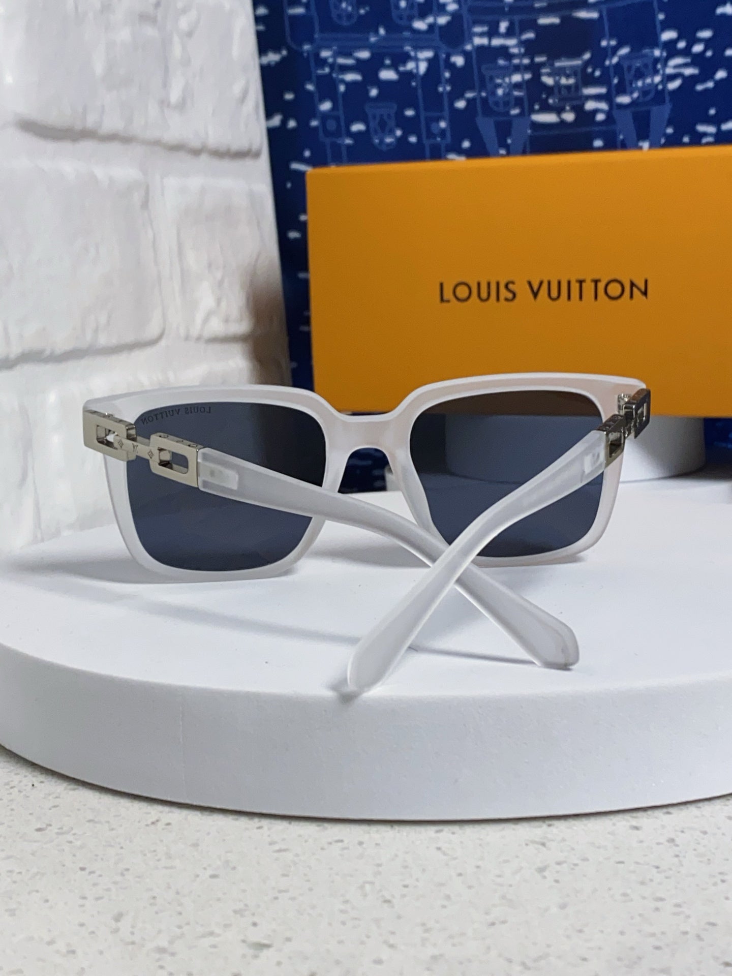 Louis Vuitton Square Blue Lens Sunglasses for Men & Women - 448540 - detail image 3