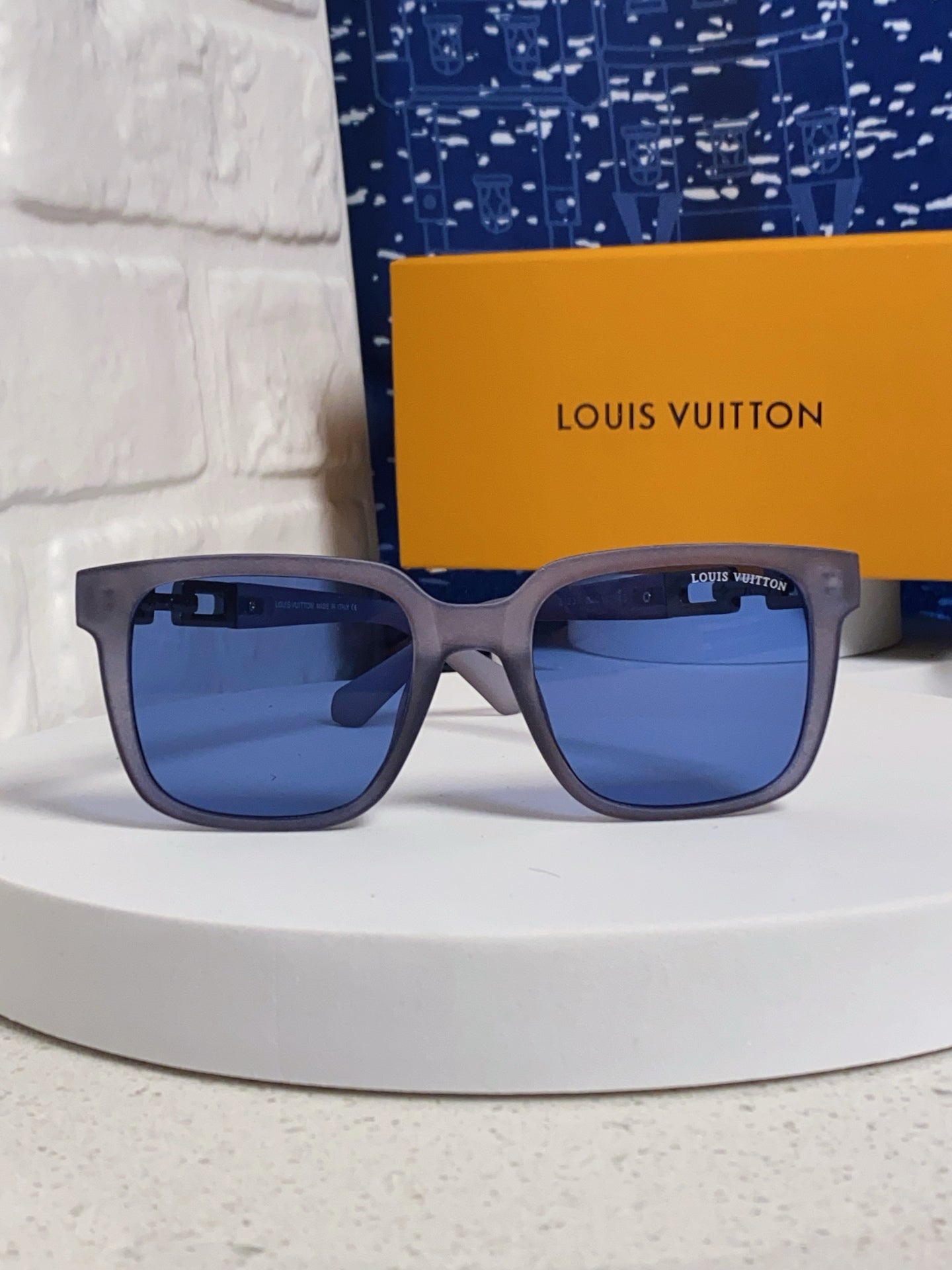 Louis Vuitton Square Blue Lens Sunglasses for Men & Women - 448541 - detail image 2