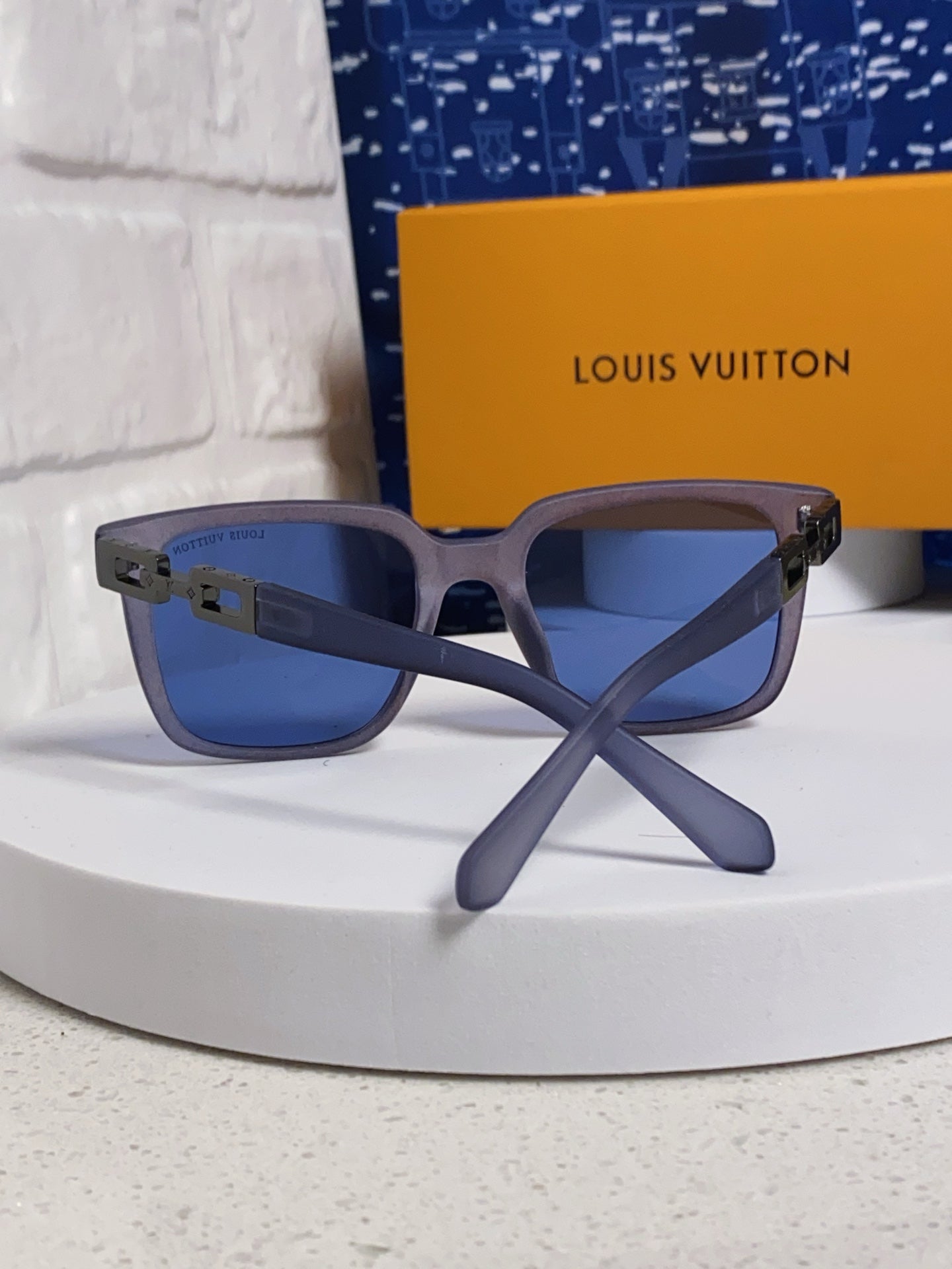 Louis Vuitton Square Blue Lens Sunglasses for Men & Women - 448541 - detail image 3
