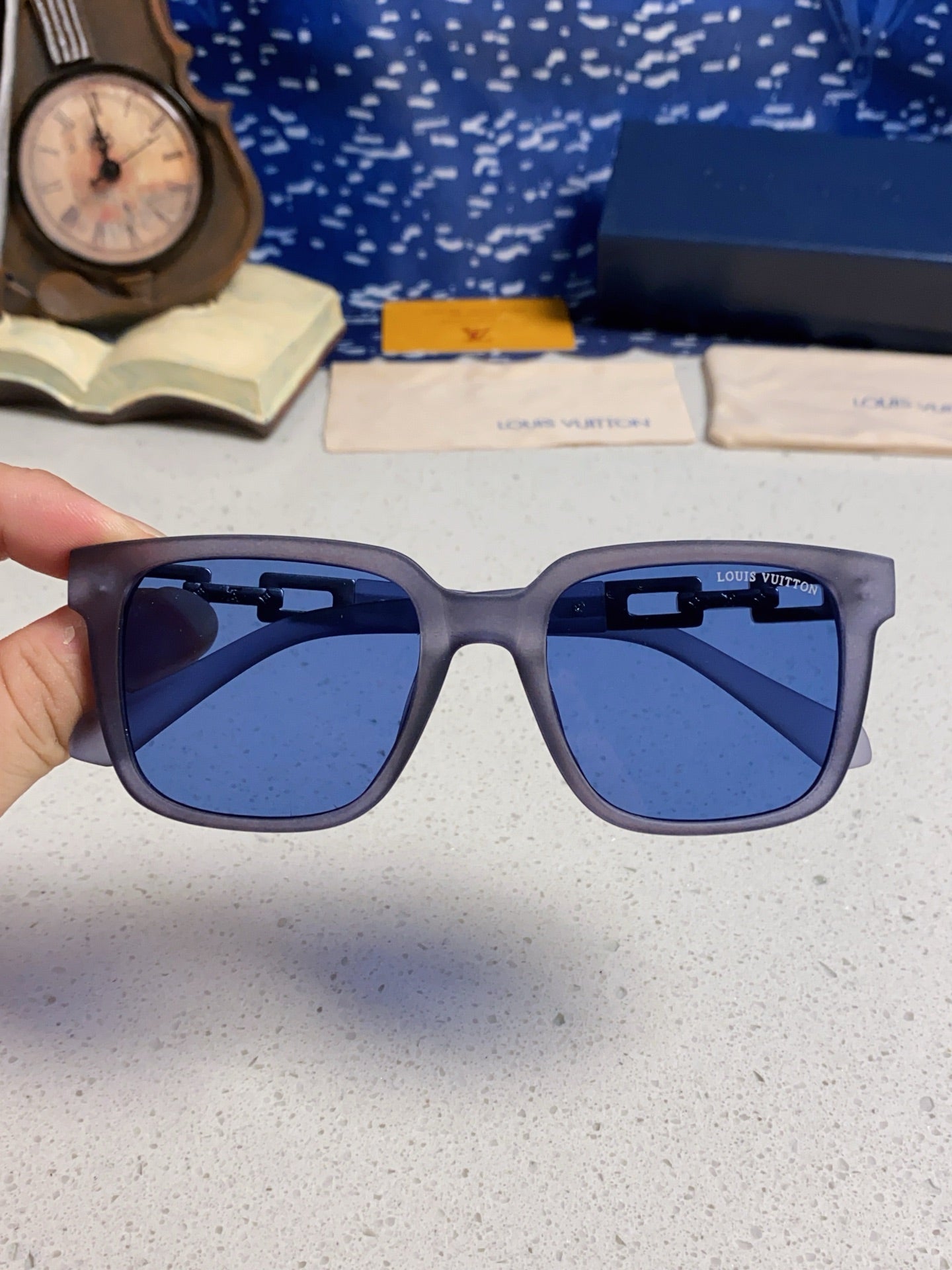 Louis Vuitton Square Blue Lens Sunglasses for Men & Women - 448541 - detail image 4