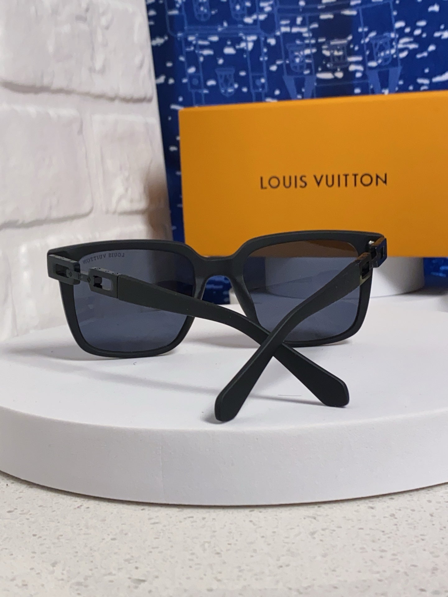 Louis Vuitton Square Blue Lens Sunglasses for Men & Women - 448542 - detail image 3