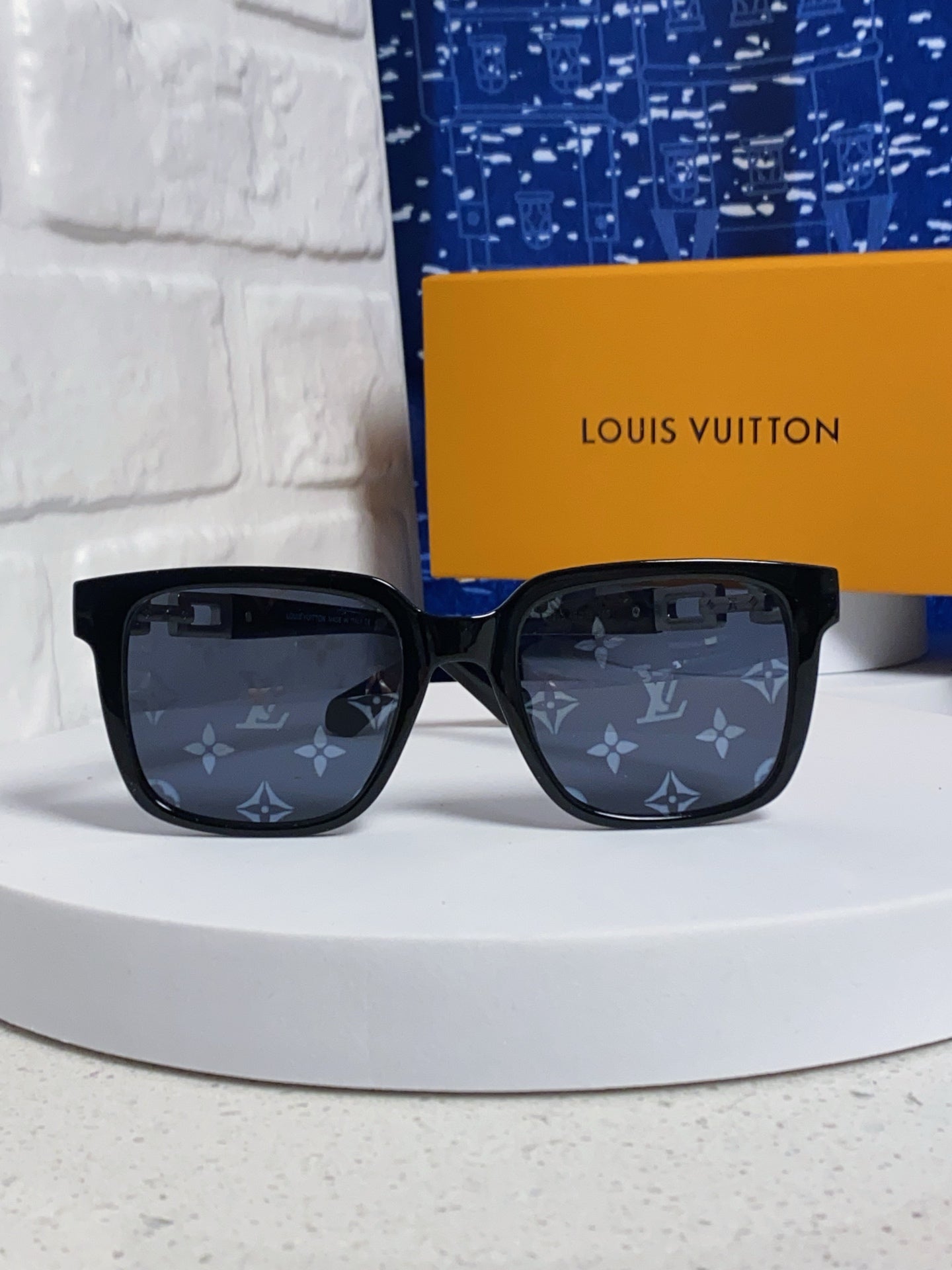 Louis Vuitton Square Blue Lens Sunglasses for Men & Women - 448544 - detail image 2