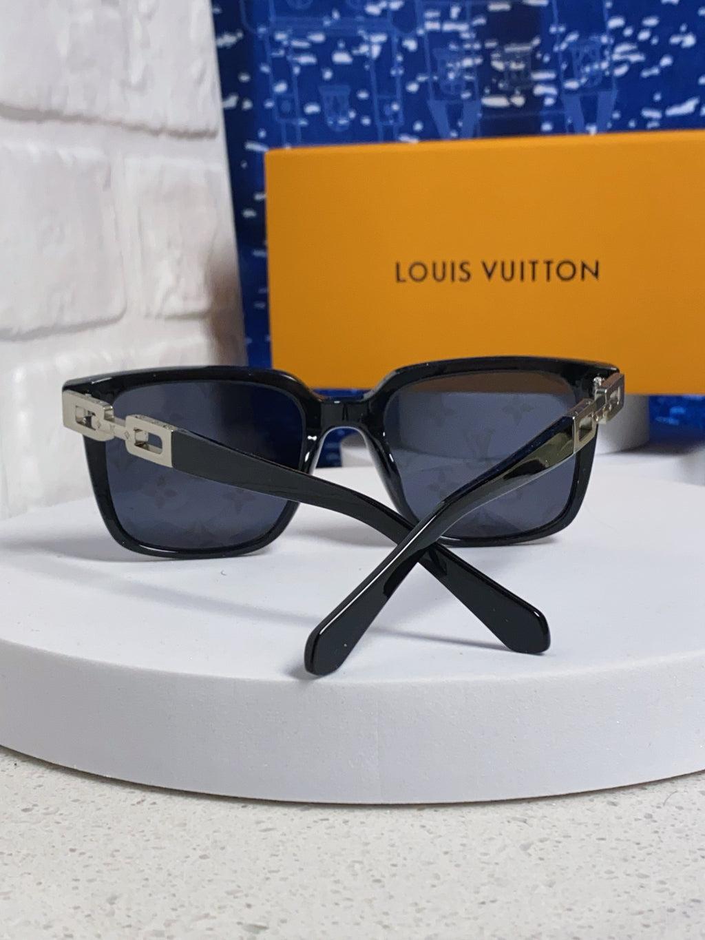 Louis Vuitton Square Blue Lens Sunglasses for Men & Women - 448544 - detail image 3