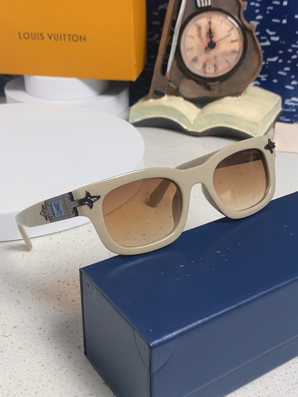 Louis Vuitton Square Brown Lens Sunglasses for Men & Women - 486220 - detail image 10
