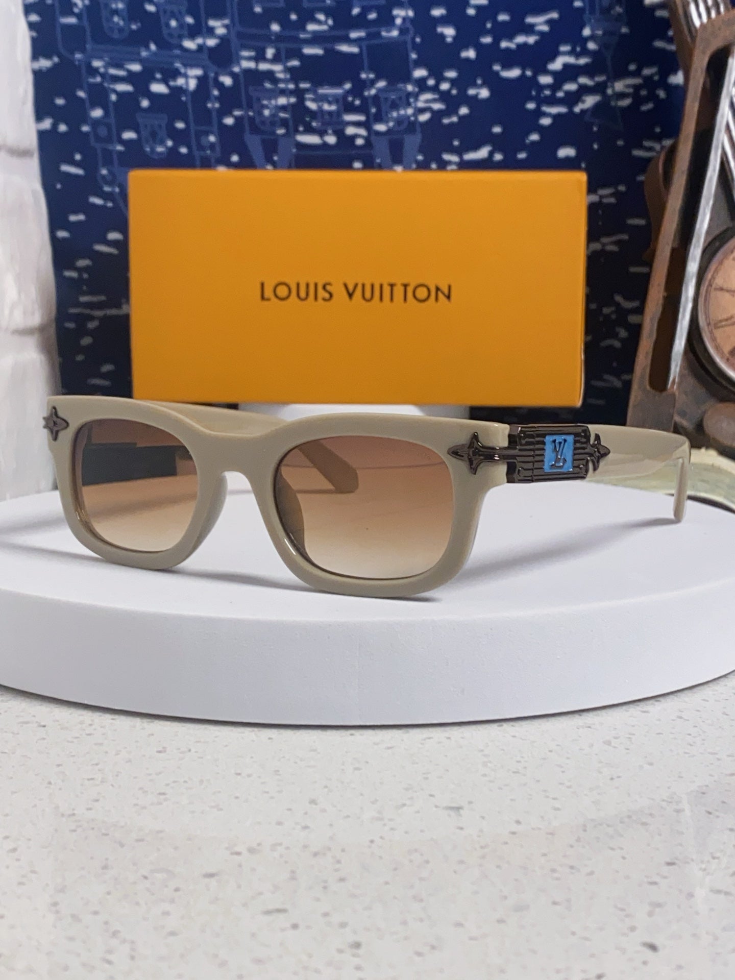 Louis Vuitton Square Brown Lens Sunglasses for Men & Women - 486220