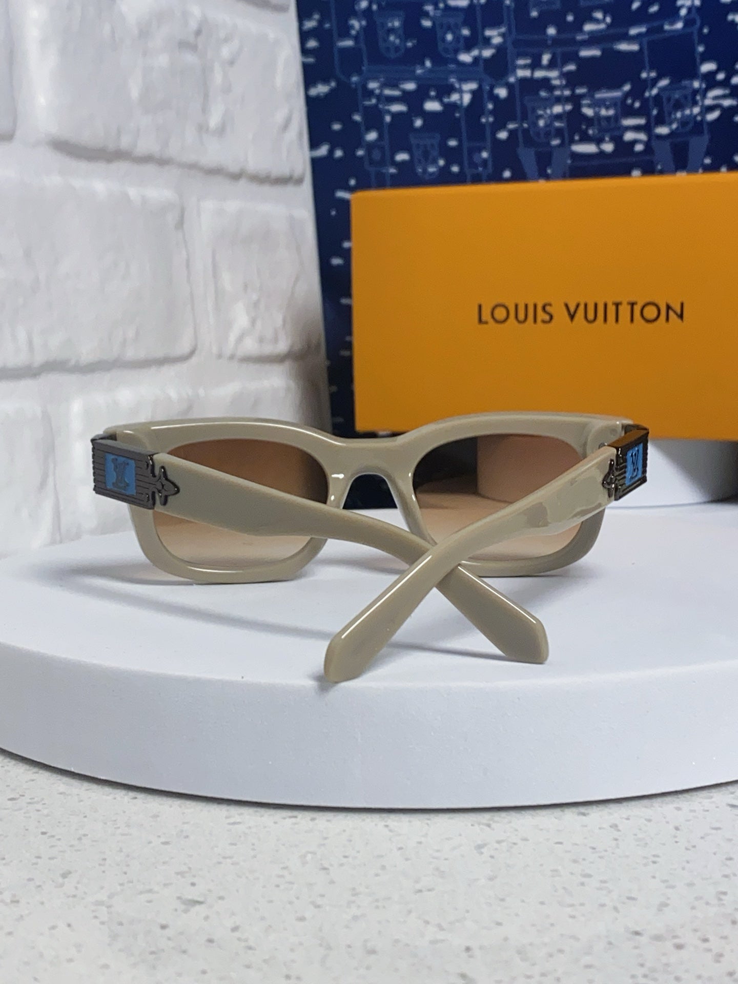 Louis Vuitton Square Brown Lens Sunglasses for Men & Women - 486220 - detail image 3