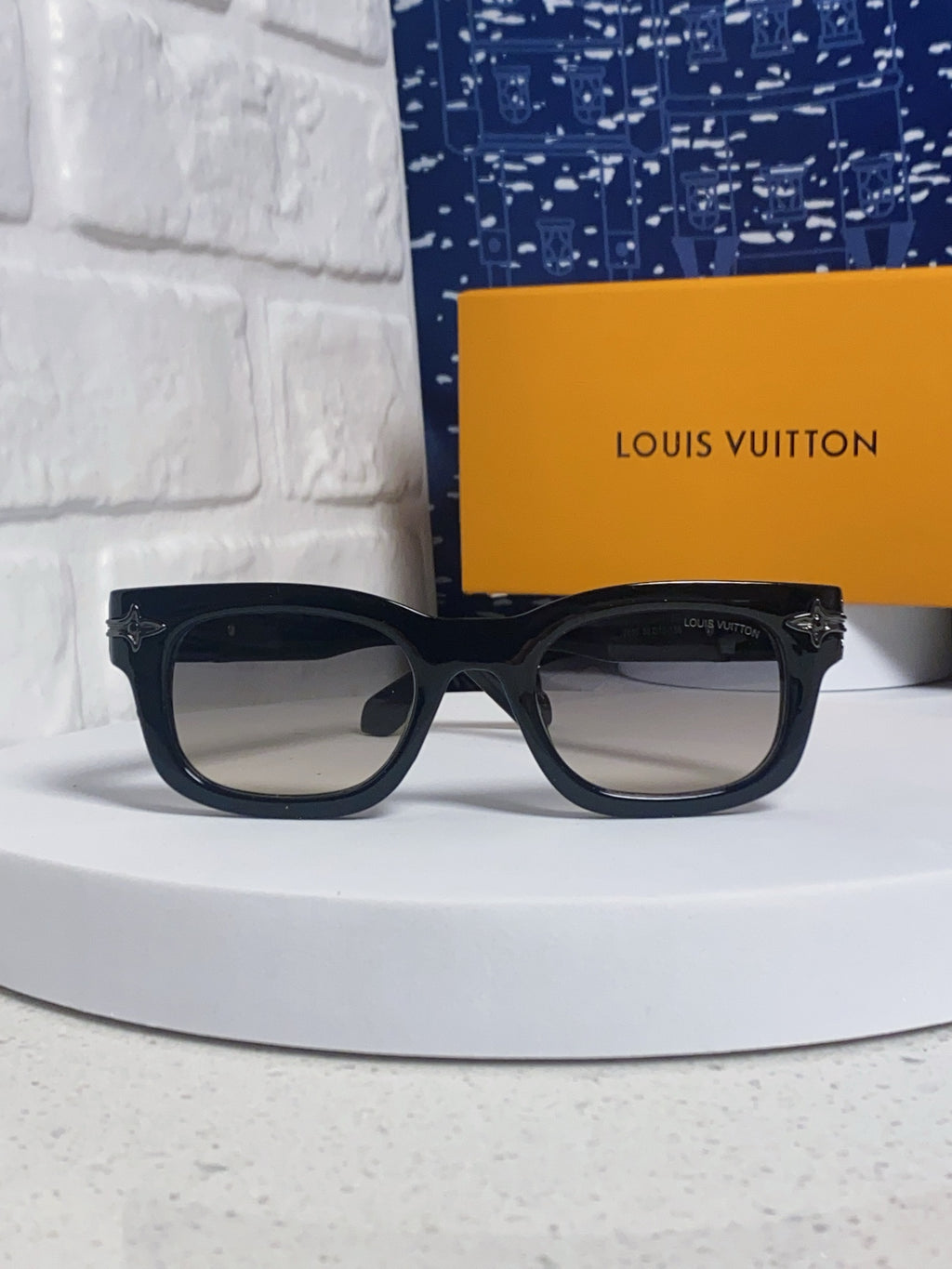 Louis Vuitton Square Red Lens Sunglasses for Men & Women - 486222 - detail image 2
