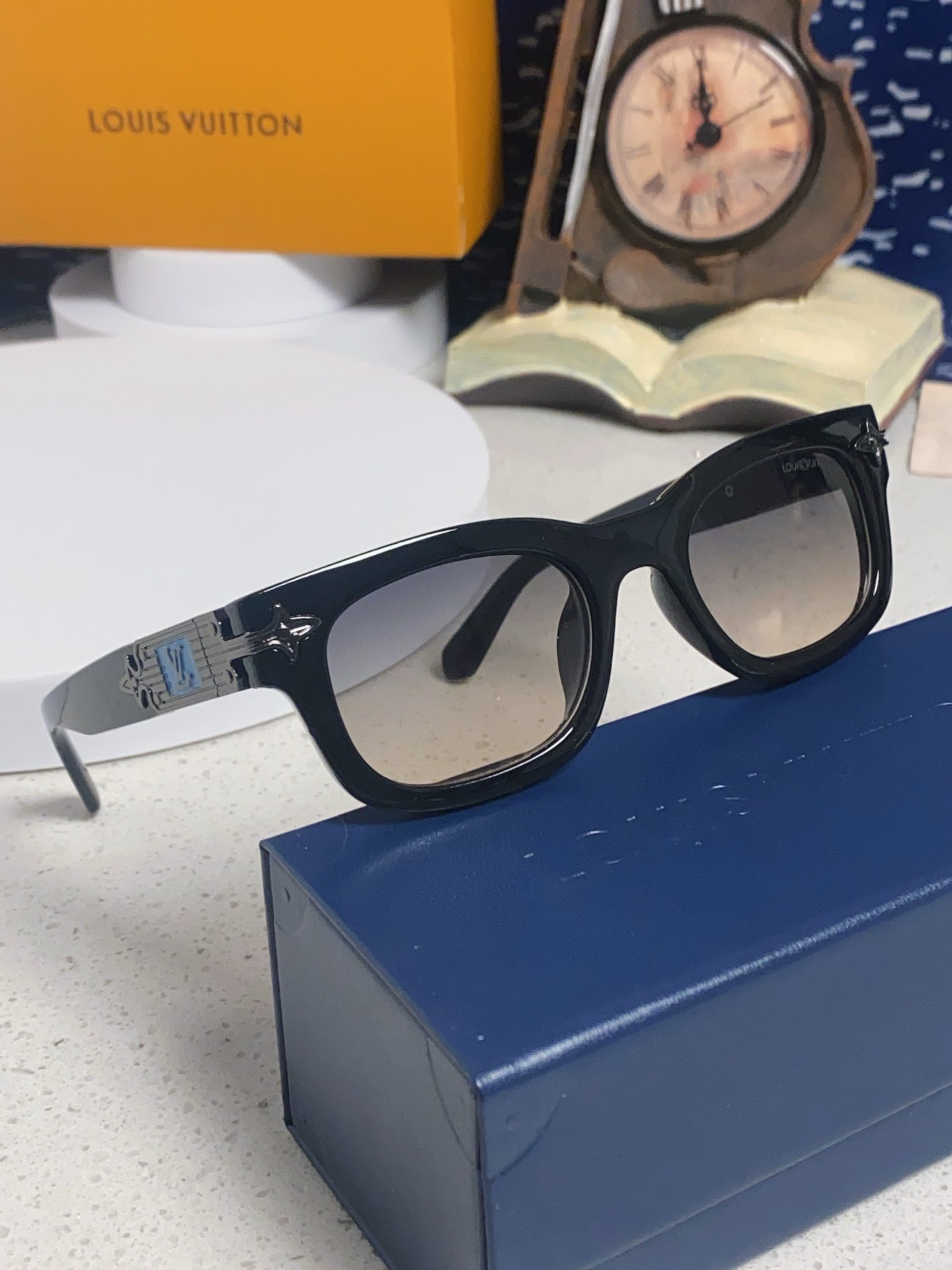 Louis Vuitton Square Red Lens Sunglasses for Men & Women - 486222 - detail image 10