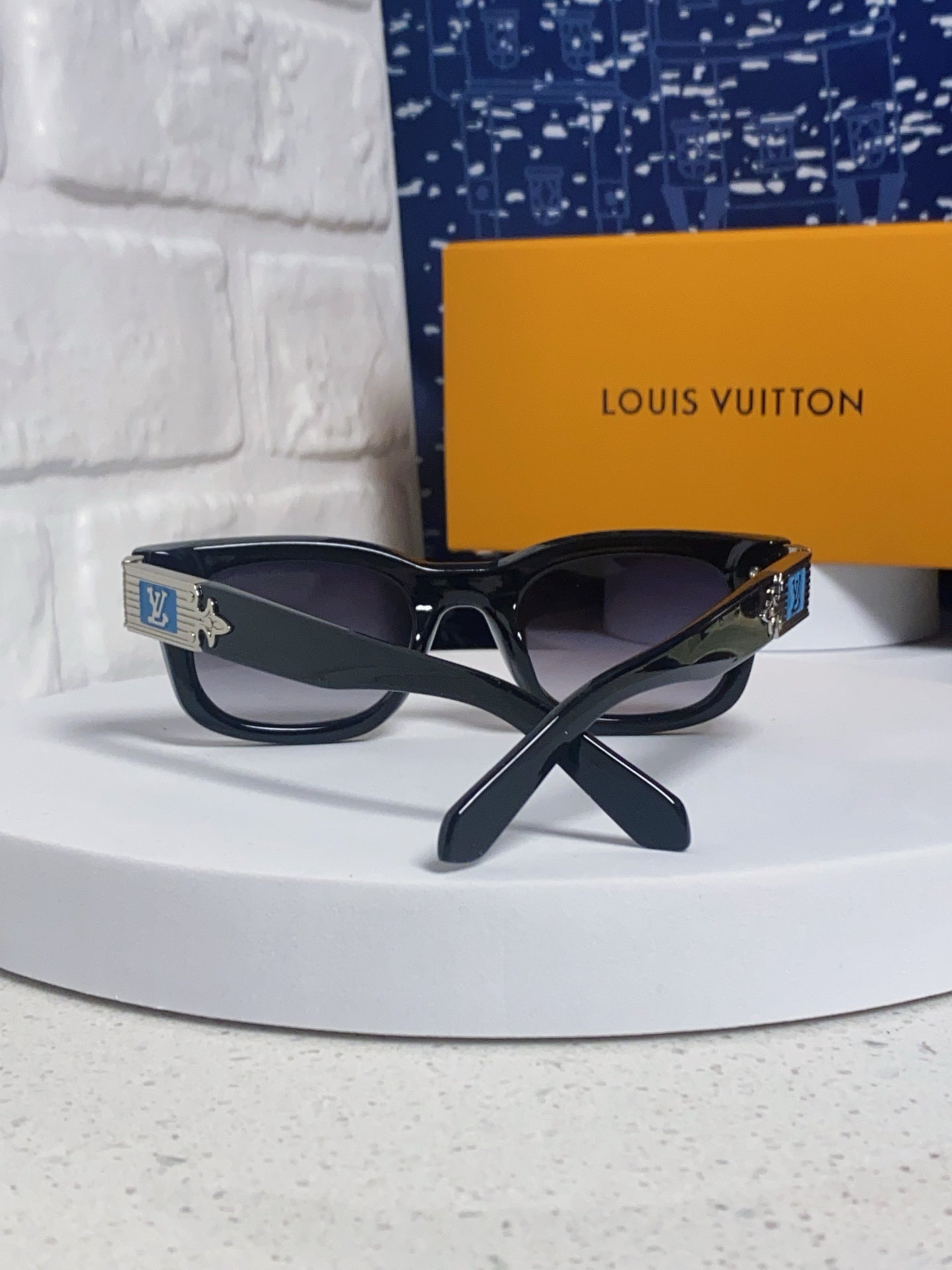 Louis Vuitton Square Silver Lens Sunglasses for Men & Women - 486223 - detail image 3